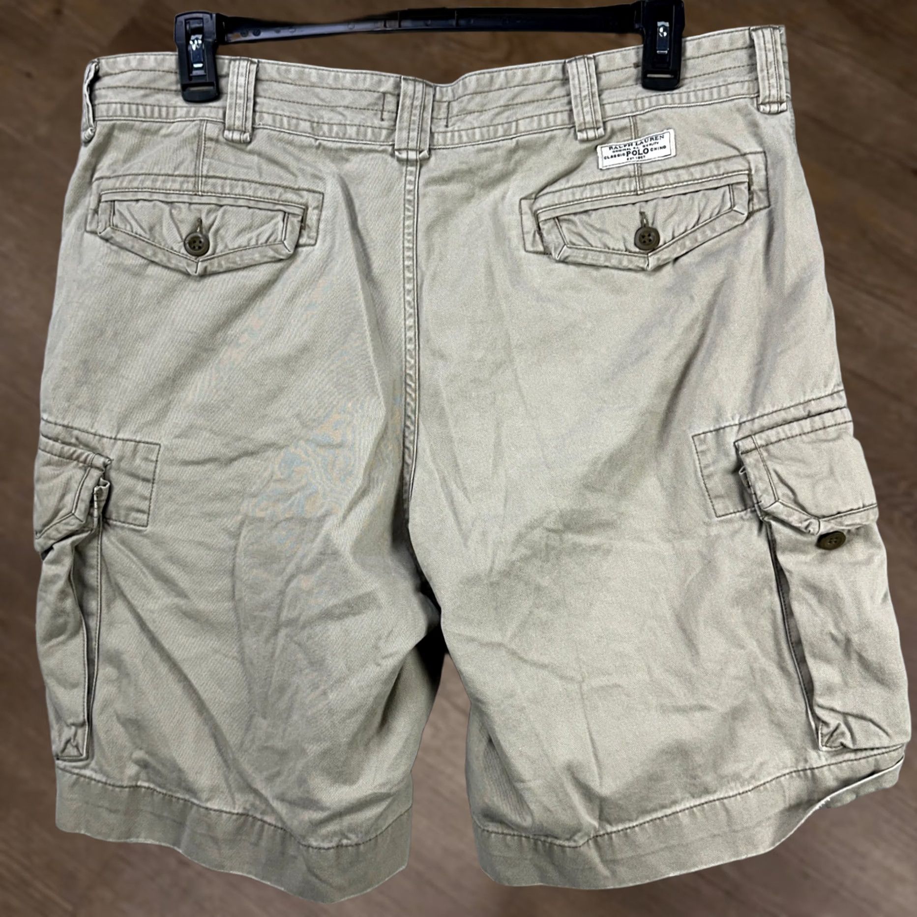 Polo Ralph Lauren Polo Ralph Lauren Shorts Cargo Mens 40 Beige Flat Front Pockets Chino Outdoor Casual Size US L / EU 52-54 / 3 - 1 Thumbnail