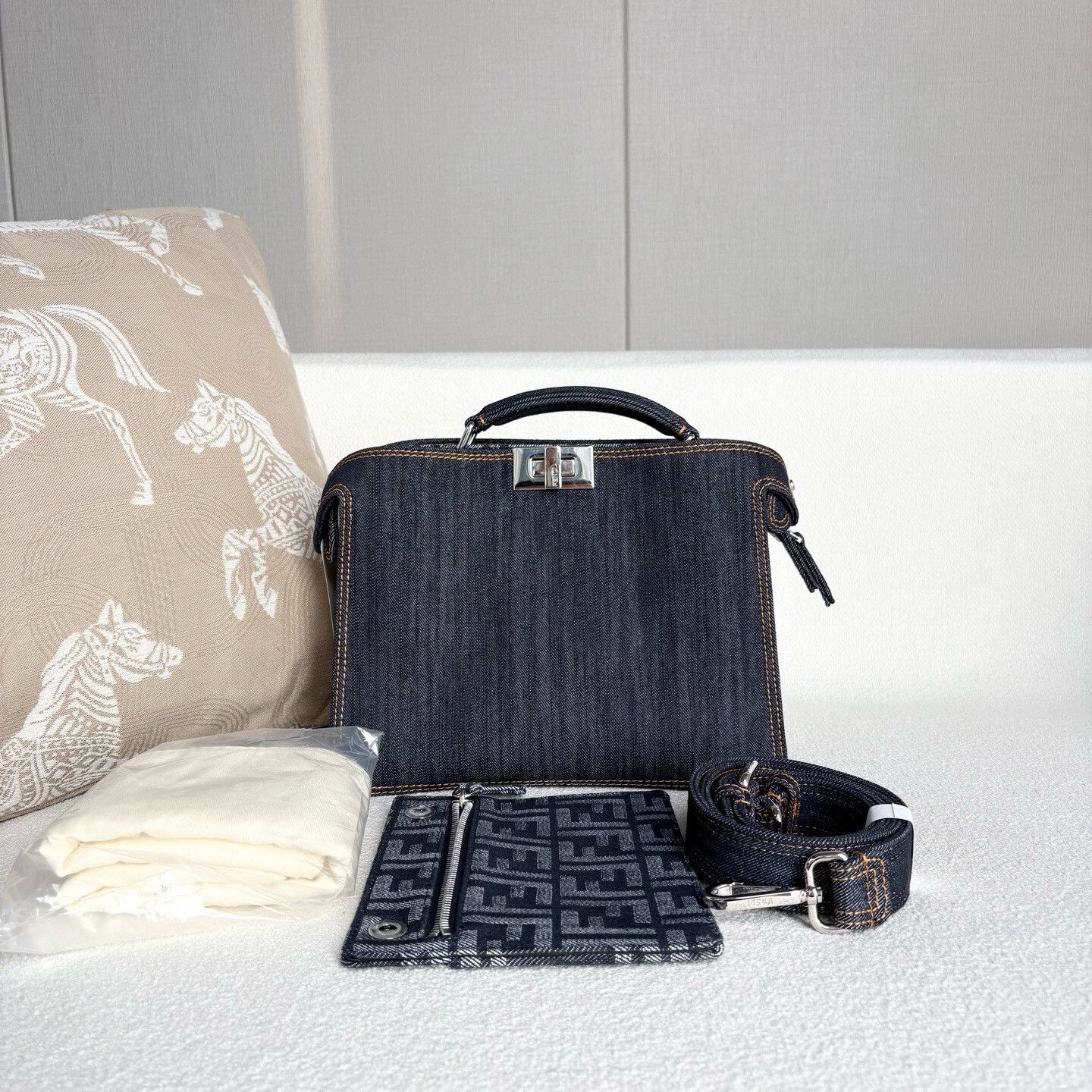 Fendi Pre-loved Bag Very good condition Size ONE SIZE - 1 Thumbnail