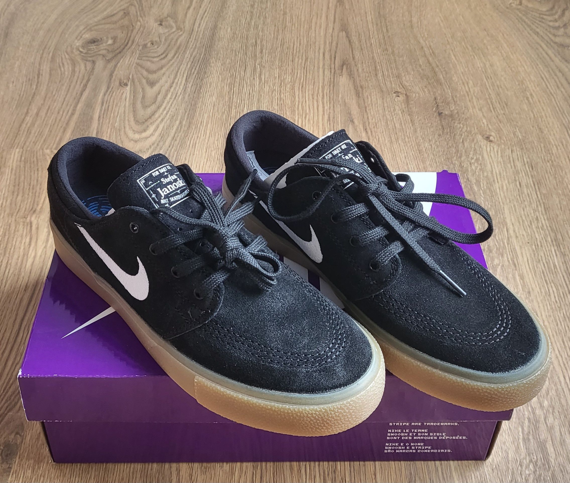 Nike sb janoski rm black white gum best sale