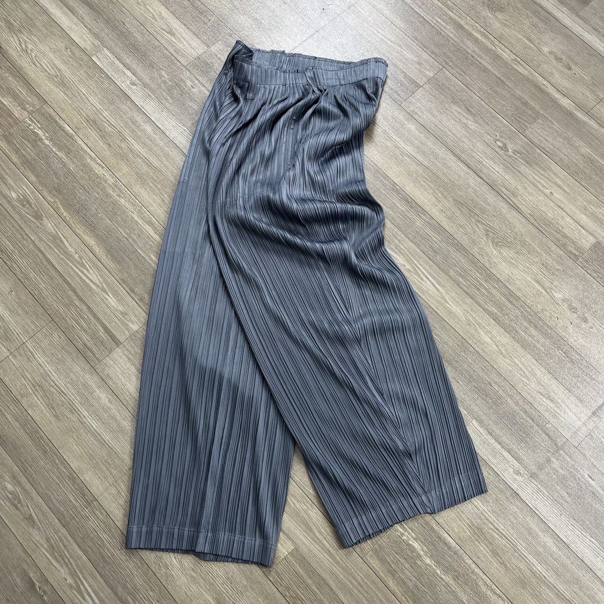 Homme Plisse Issey Miyake Vintage Pleats Please Issey Miyake Wide Leg Pants Dark Gray Size US 26 / EU 42 - 1 Thumbnail