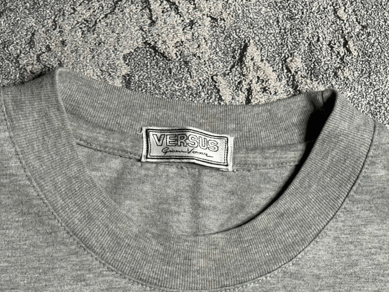 Versus Versace vintage Versace VERSUS men's t-shirt L Size US L / EU 52-54 / 3 - 3 Thumbnail