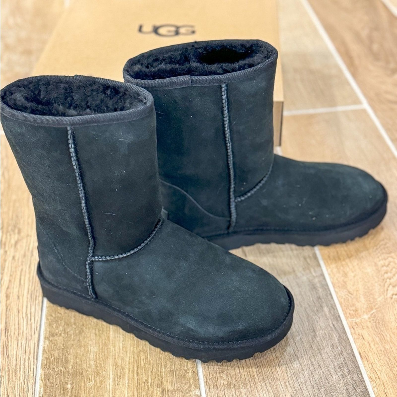 Ugg NWT Uggs Classic Black Boot Short II Size US 7 / IT 37 - 4 Thumbnail