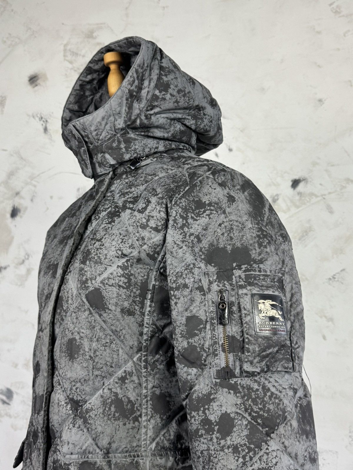 Burberry Burberry Quilted Custom Camo Puffer Jacket Size M - L Size M / US 6-8 / IT 42-44 - 4 Thumbnail