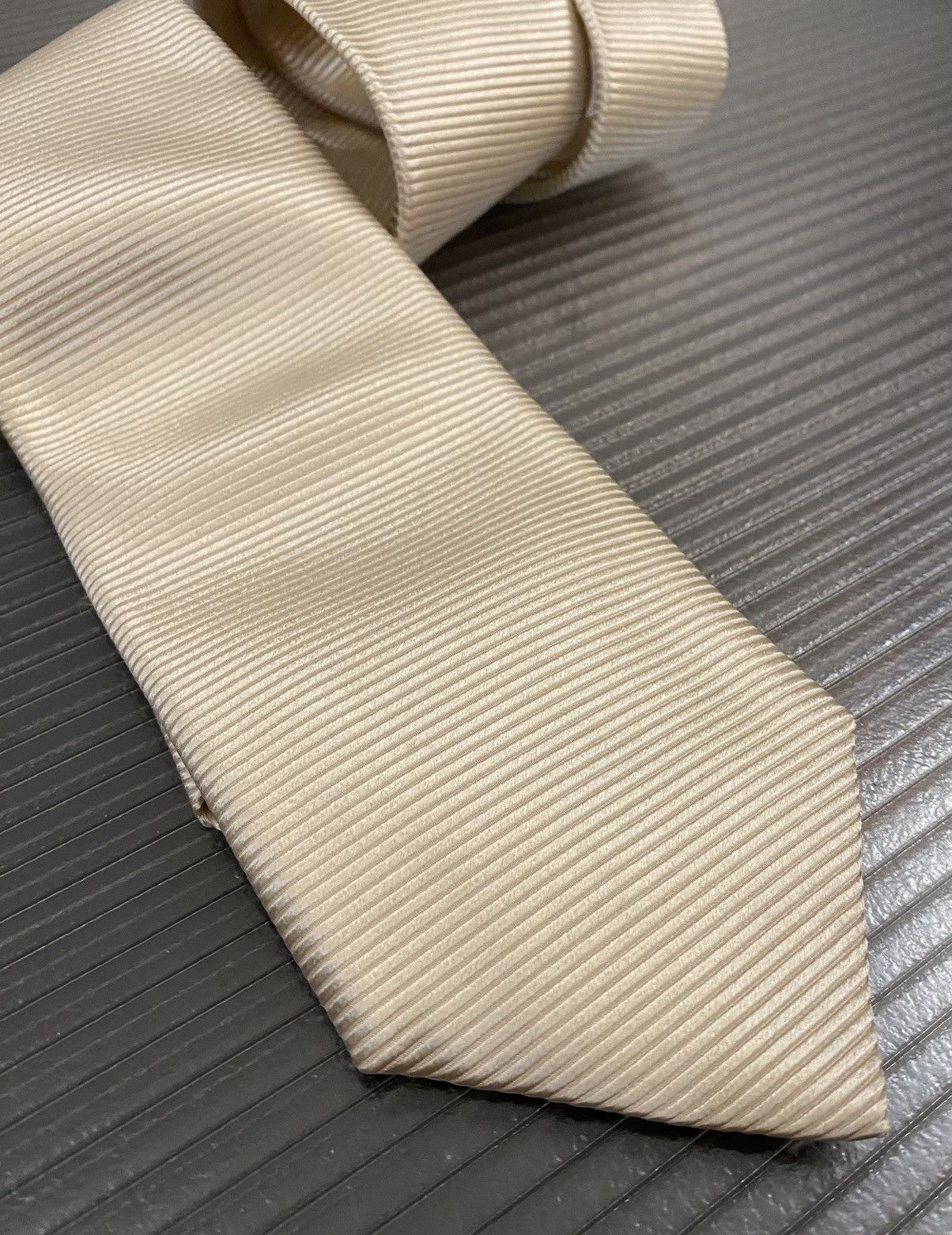 Tom Ford Tom Ford 🇮🇹 silk twill cream necktie nwot Size ONE SIZE - 2 Thumbnail