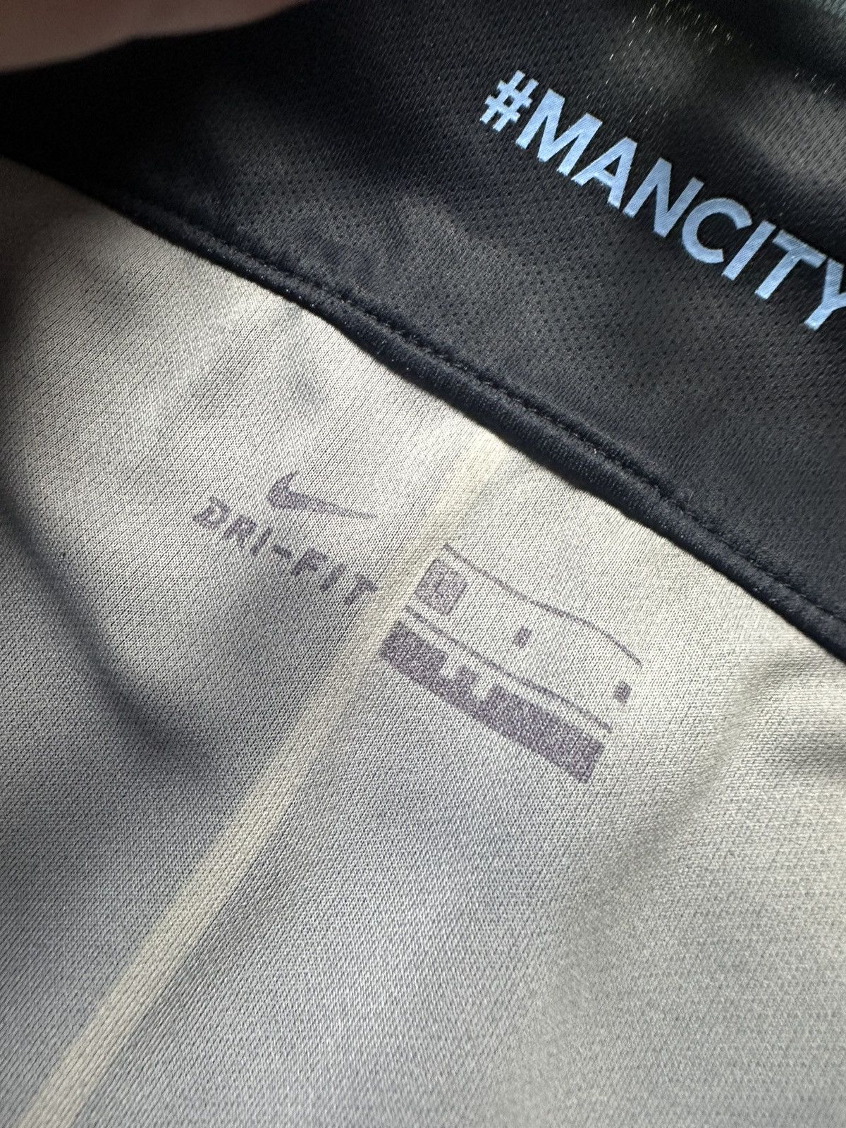 Nike × Vintage Vintage Nike Manchester City soccer jersey navy size L Size US L / EU 52-54 / 3 - 6 Thumbnail