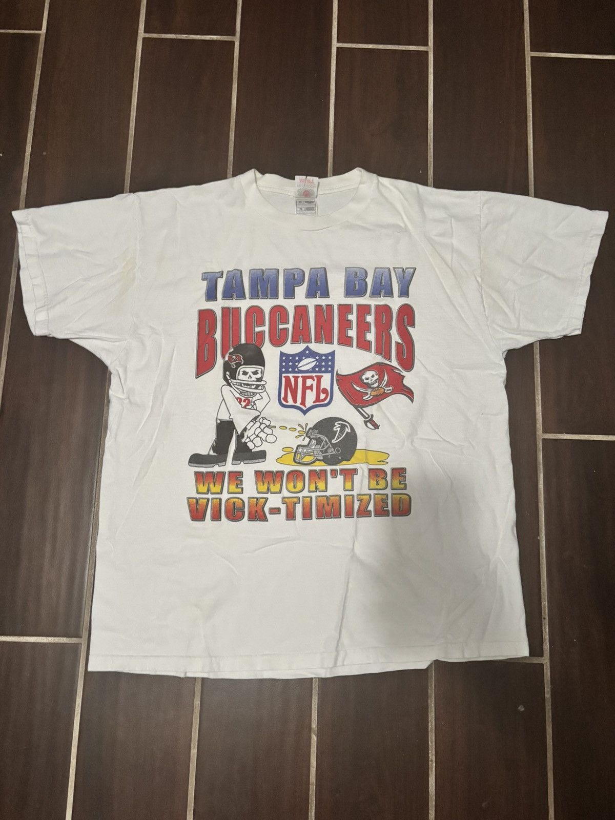 Vintage Vintage Tampa Bay Buccaneers “We Won’t Be Vick-Timized” Size US XL / EU 56 / 4 - 1 Thumbnail