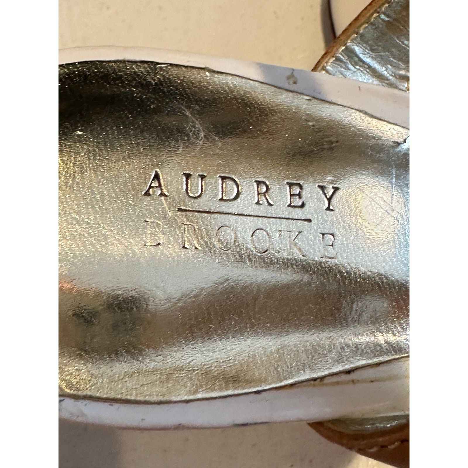 Other Audrey Brooke White Patent Leather Gold Slingback Heels 7.5 Size US 7.5 / IT 37.5 - 7 Thumbnail