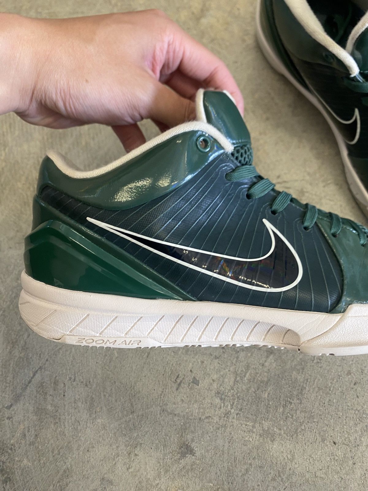 Nike × Undefeated Undefeated Kobe 4 Protro Milwaukee Bucks Size US 10 / EU 43 - 7 Thumbnail