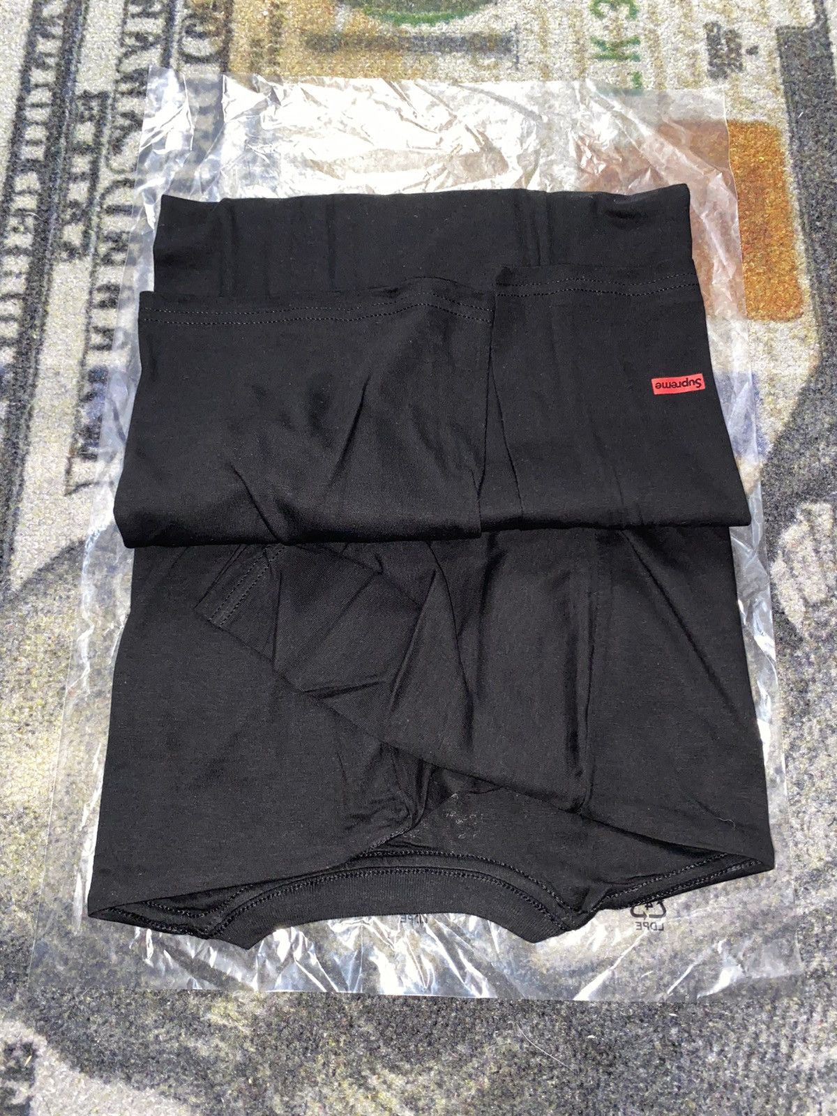 Hanes × Supreme Supreme Hanes Basic Solid Tee Black Size US XXL / EU 58 / 5 - 1 Thumbnail
