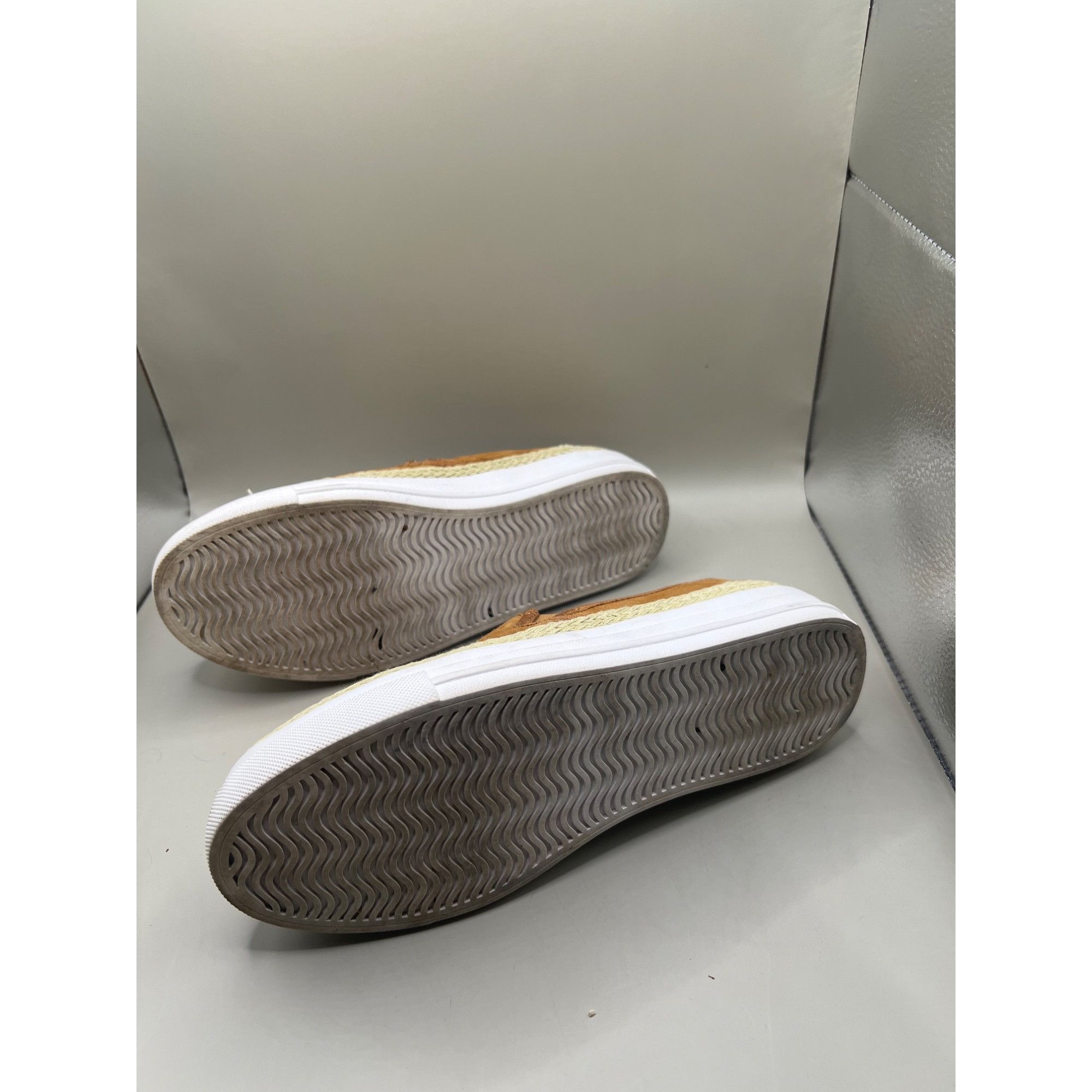 Tommy Bahama Tommy Bahama Womens Tan Slip-On Suede Shoes 8B Painter Size US 8 / IT 38 - 3 Thumbnail