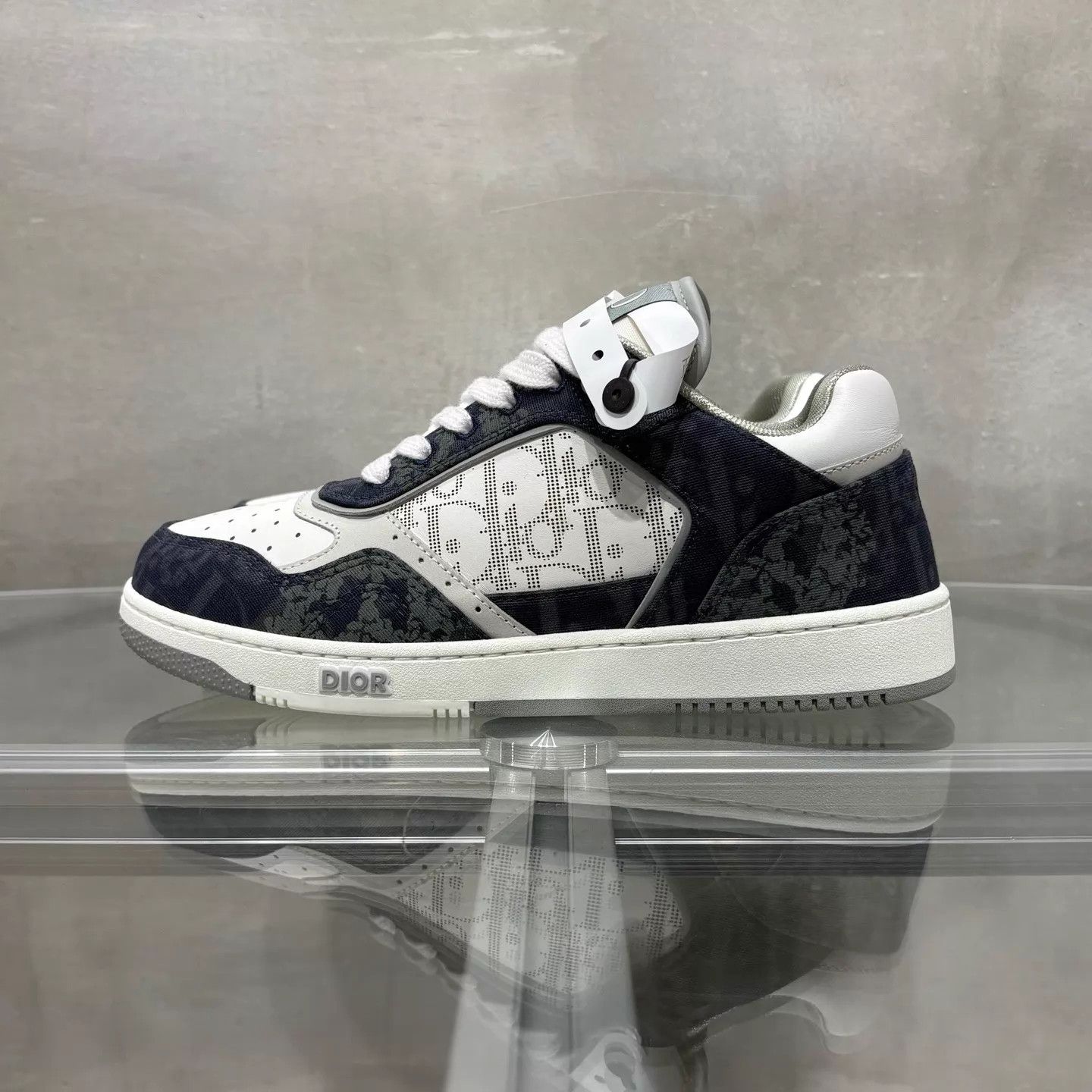 Dior Dior B27 White Blue Subtle All-Over Sneaker New 37 Size US 6.5 / IT 36.5 - 3 Thumbnail
