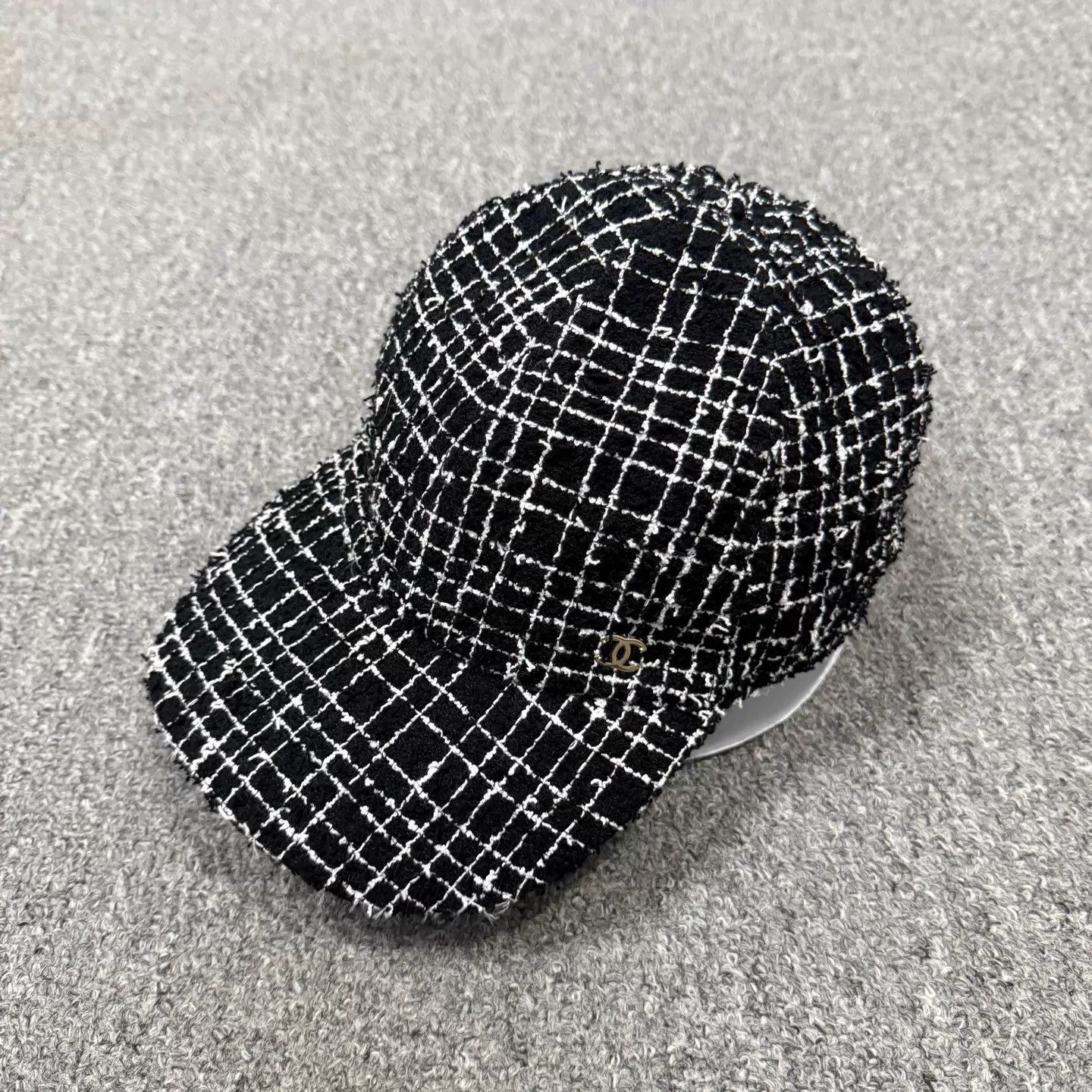 Chanel Chanel 23b black and white tweed baseball cap unused Size ONE SIZE - 1 Thumbnail