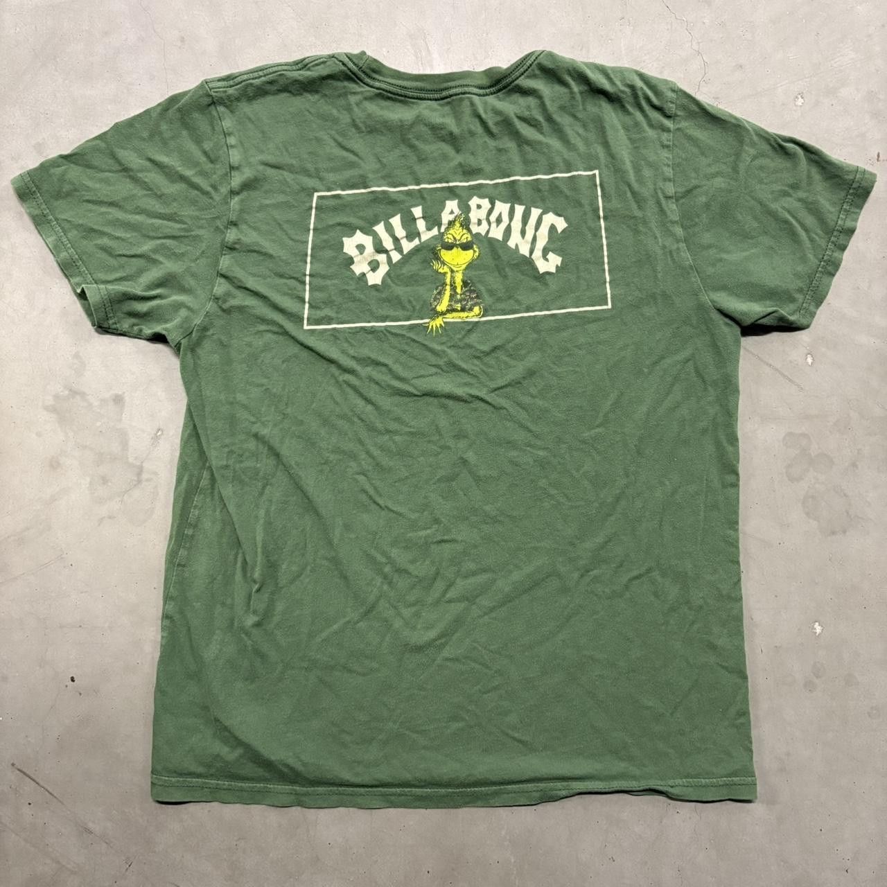 Vintage CRAZY Vintage Y2K/2000s Billabong x Dr Seuss Skater style Surf Graphic Tee! Size US M / EU 48-50 / 2 - 1 Thumbnail