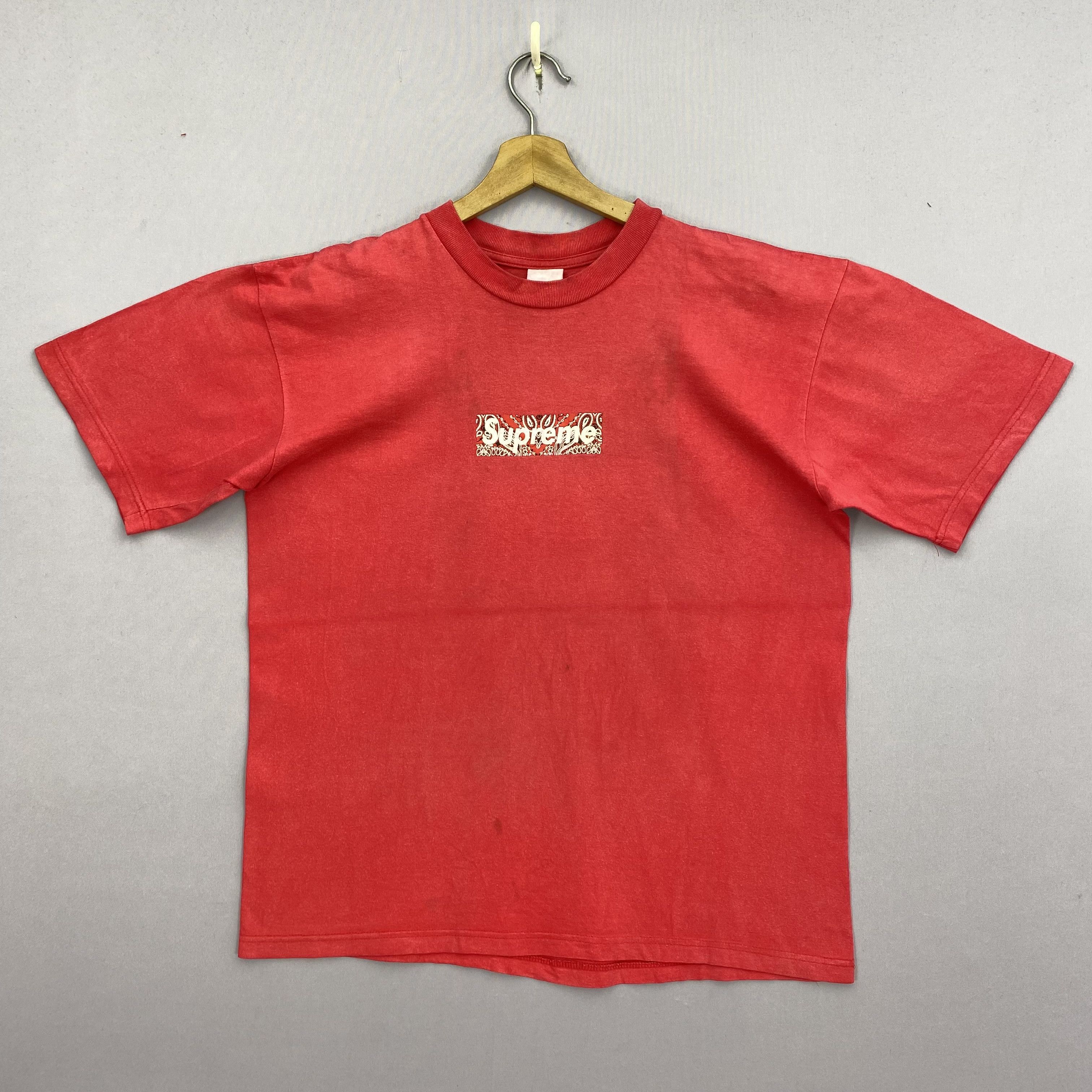 Japanese Brand Vintage Supreme T-Shirt Supreme Box Logo Paisley Iconic Tees Size US L / EU 52-54 / 3 - 1 Thumbnail