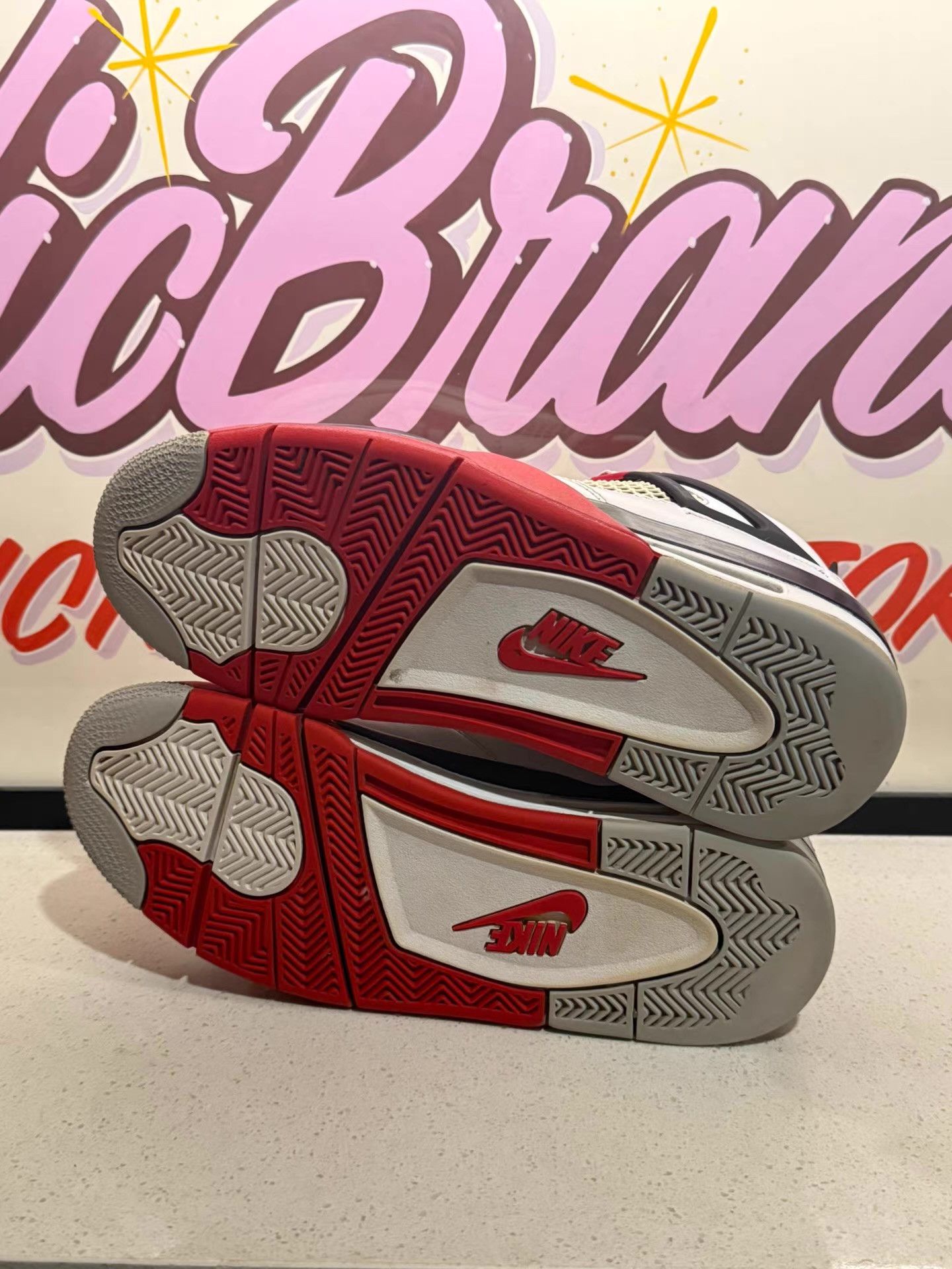 Nike Jordan Air Jordan 4 Retro Fire Red shoes。Ｑ20 Size US 8 / EU 41 - 6 Thumbnail