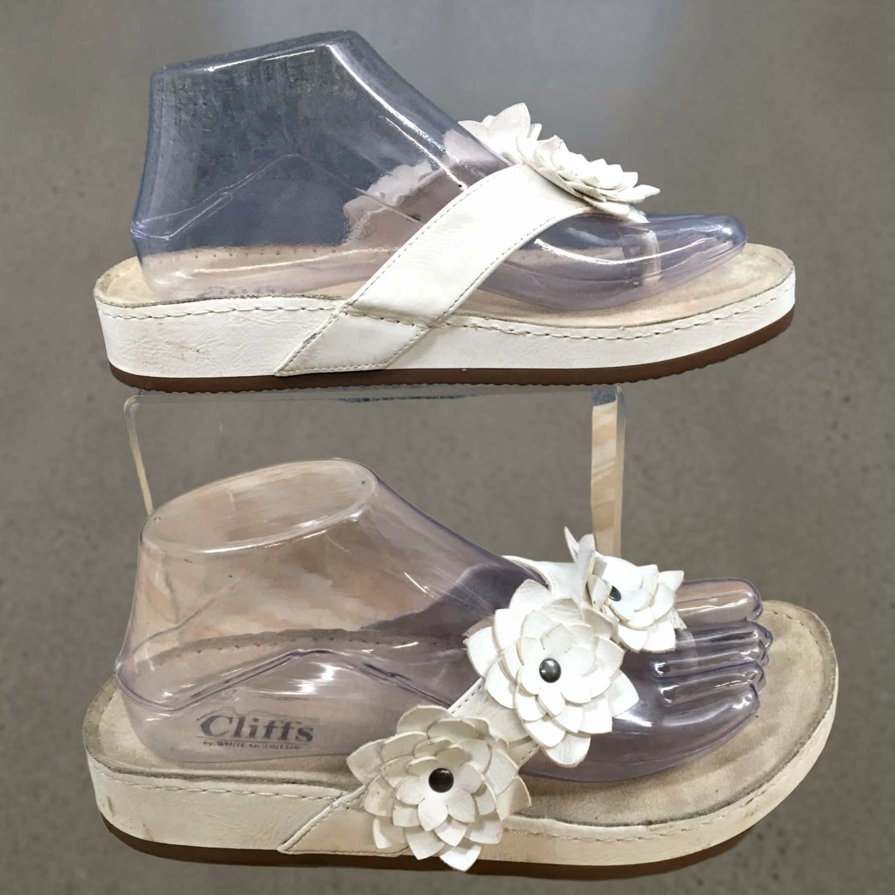 Vintage Cliffs by White Mountain Sandals Womens 7.5 M Hot Spot White Faux Leather Wedge Sandal Size US 8 / IT 38 - 1 Thumbnail