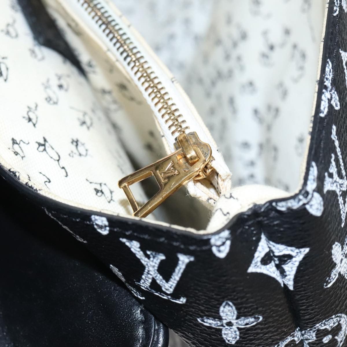 Louis Vuitton LOUIS VUITTON Catgram Cat Pochette Shoulder Bag Black M52935 Size ONE SIZE - 15 Thumbnail