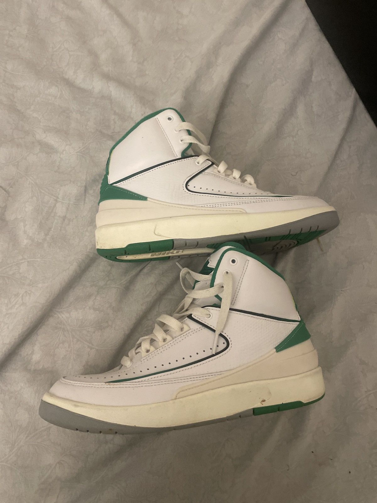 Jordan Brand × Nike Air Jordan 2 Retro (GS) Size US 7 / EU 40 - 1 Thumbnail