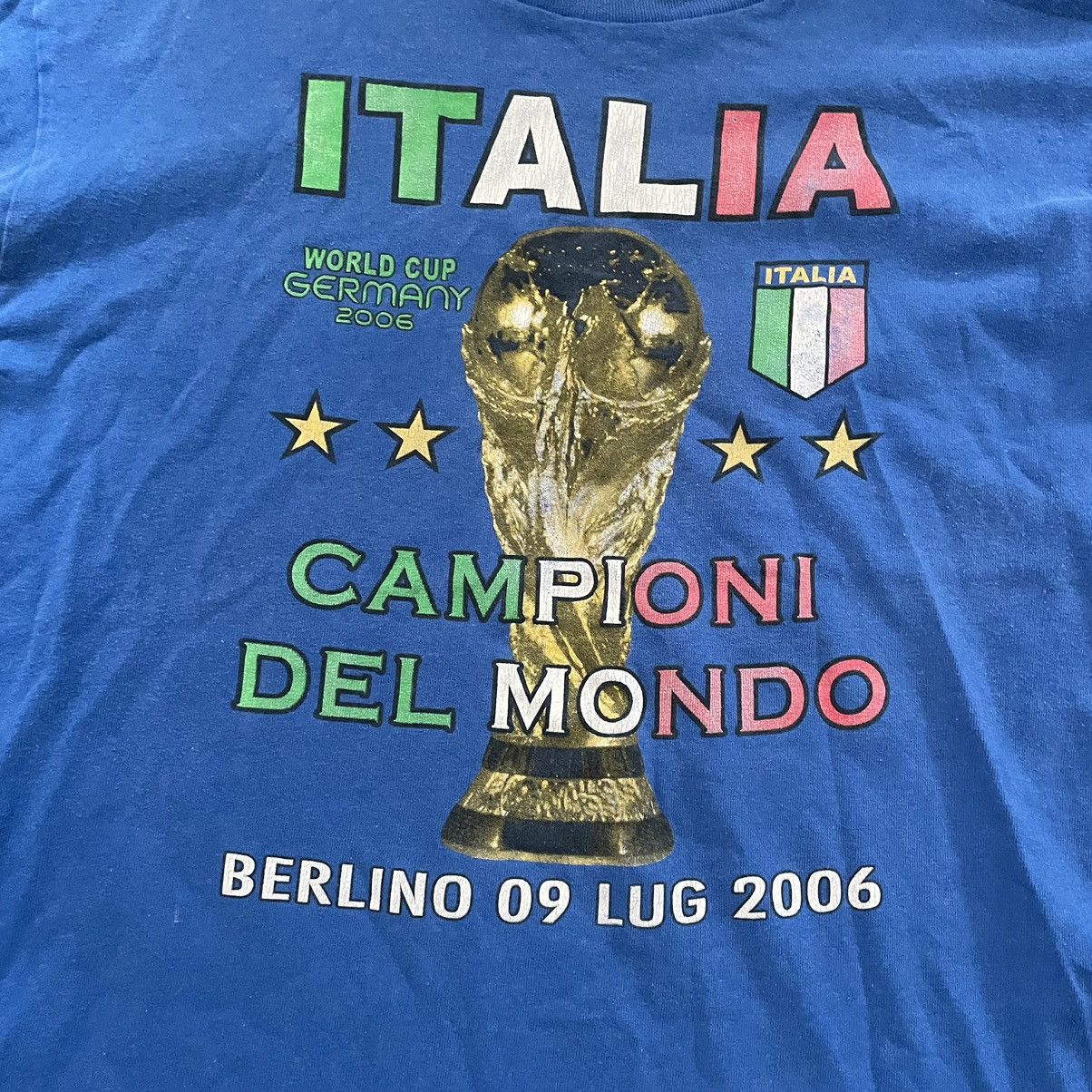 Vintage Retro ITALIA WORLD CUP GERMANY 2006 mondo Berlino tee shirt Size US L / EU 52-54 / 3 - 3 Thumbnail