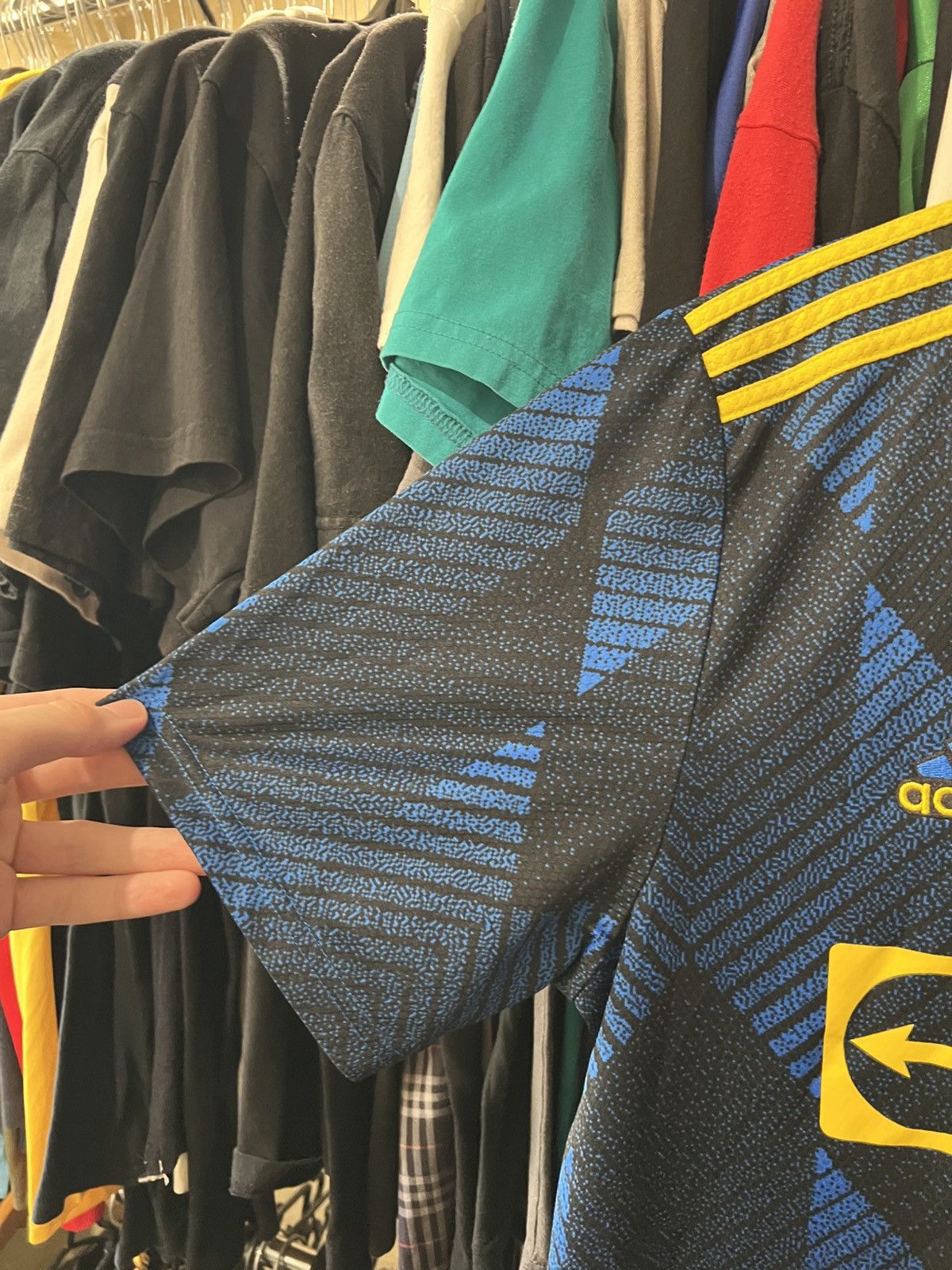 Adidas 2021/2022 ADIDAS MANCHESTER UNITED THIRD FOOTBALL SHIRT SZ L Size US L / EU 52-54 / 3 - 3 Thumbnail