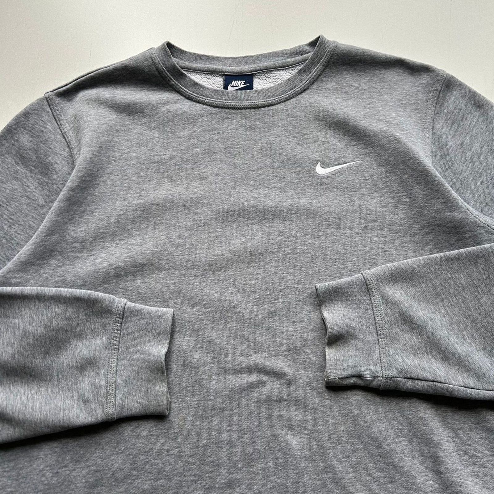 Nike Vintage Y2K Nike Swoosh Crewneck Sweatshirt Medium Gray Rare Size US M / EU 48-50 / 2 - 2 Thumbnail