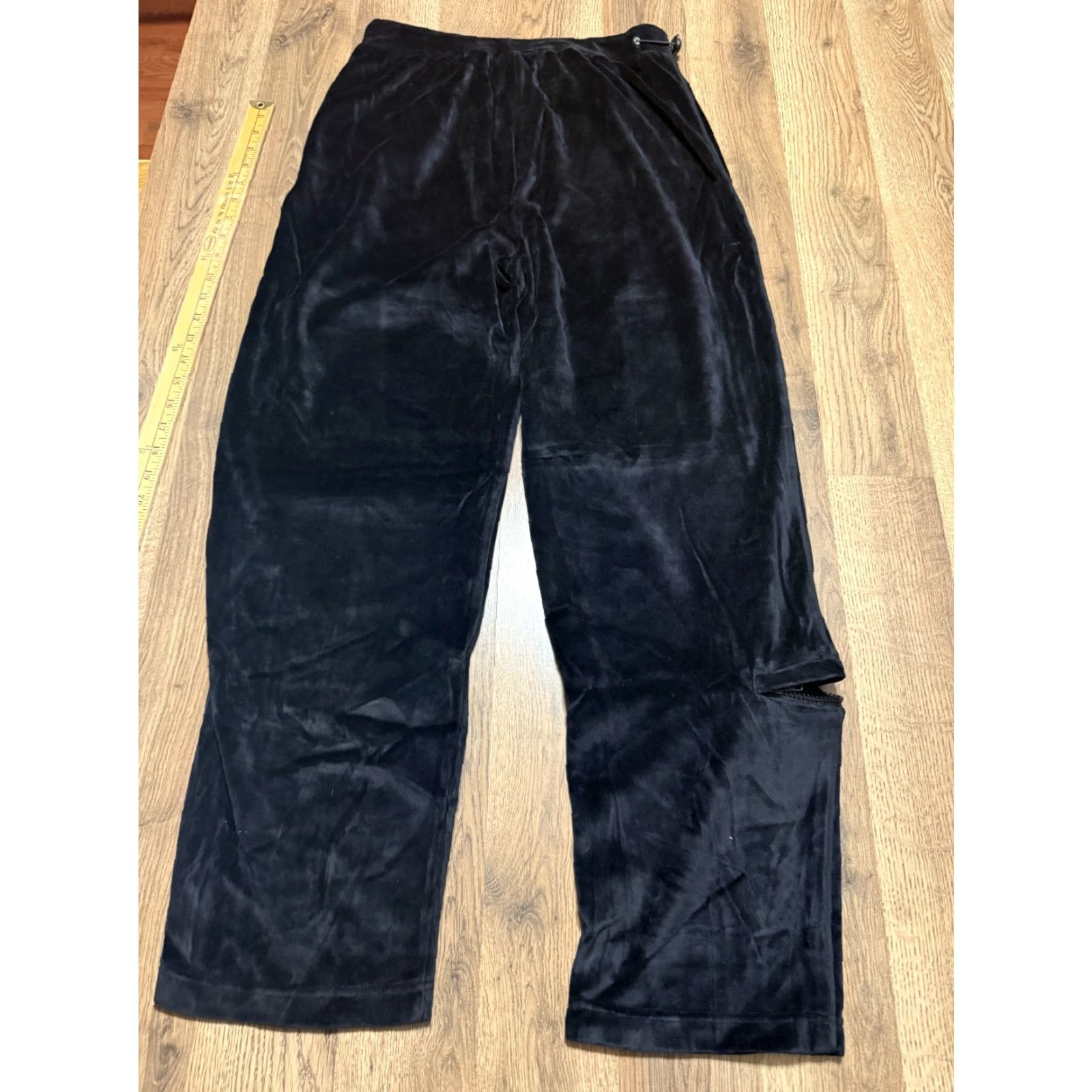 Vintage Sport Savvy Pants Women’s Medium Pull on Black Hidden Pocket on Leg 41" Length Pants Womens Medium Black Pockets 41" Length Fashion Sports Style Size 32" / US 10 / IT 46 - 2 Thumbnail
