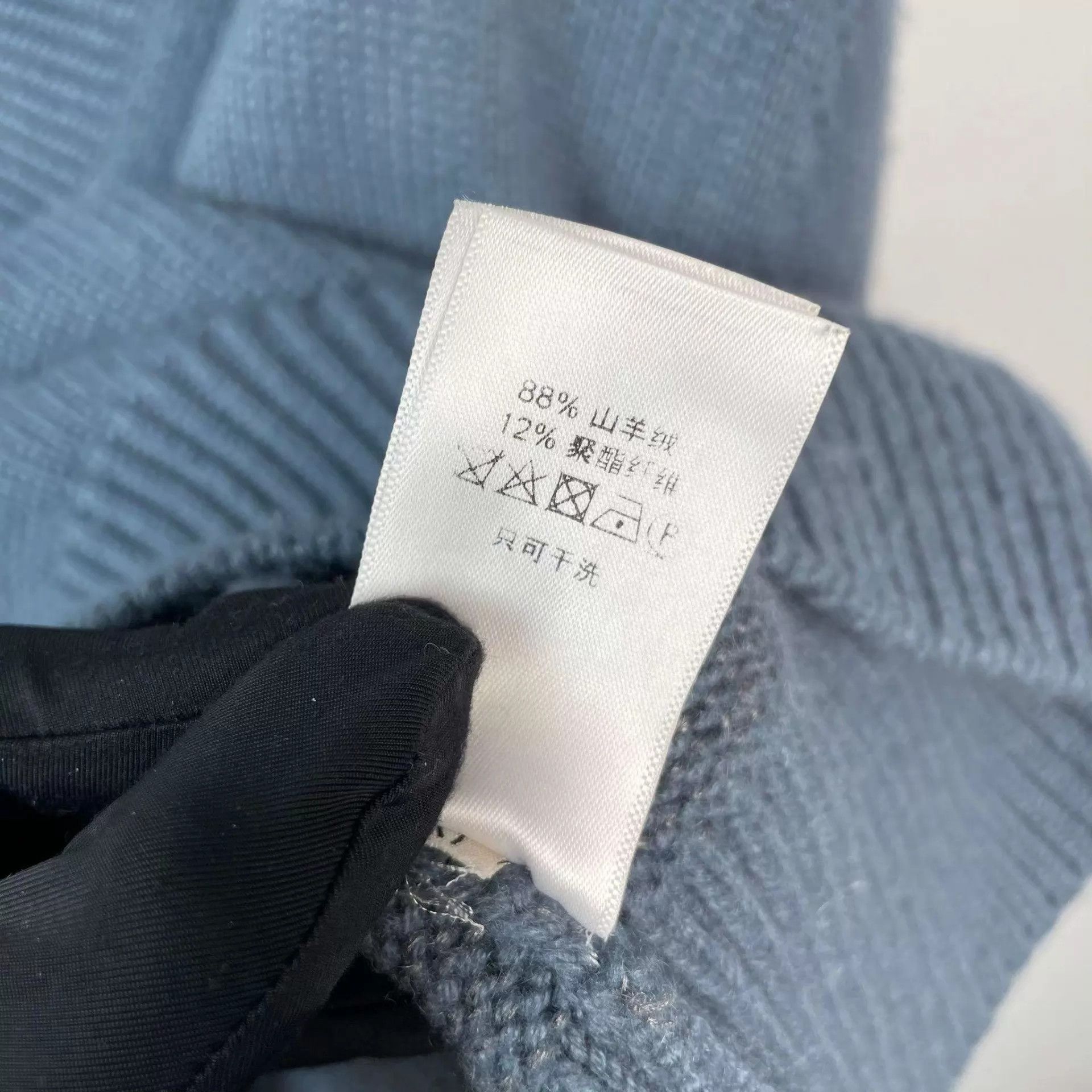 Celine Celine cashmere knit V-neck sweater XS blue 95 New Size XS / US 0-2 / IT 36-38 - 5 Thumbnail