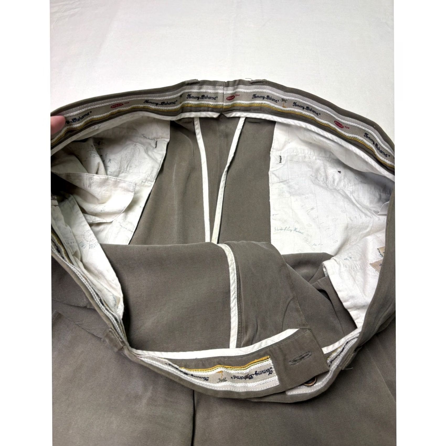 Tommy Bahama Tommy Bahama Pants Silk 42x30 Pleated Relaxed Cuffed Gray Taupe Dress Business Mens Size US 42 / EU 58 - 5 Thumbnail