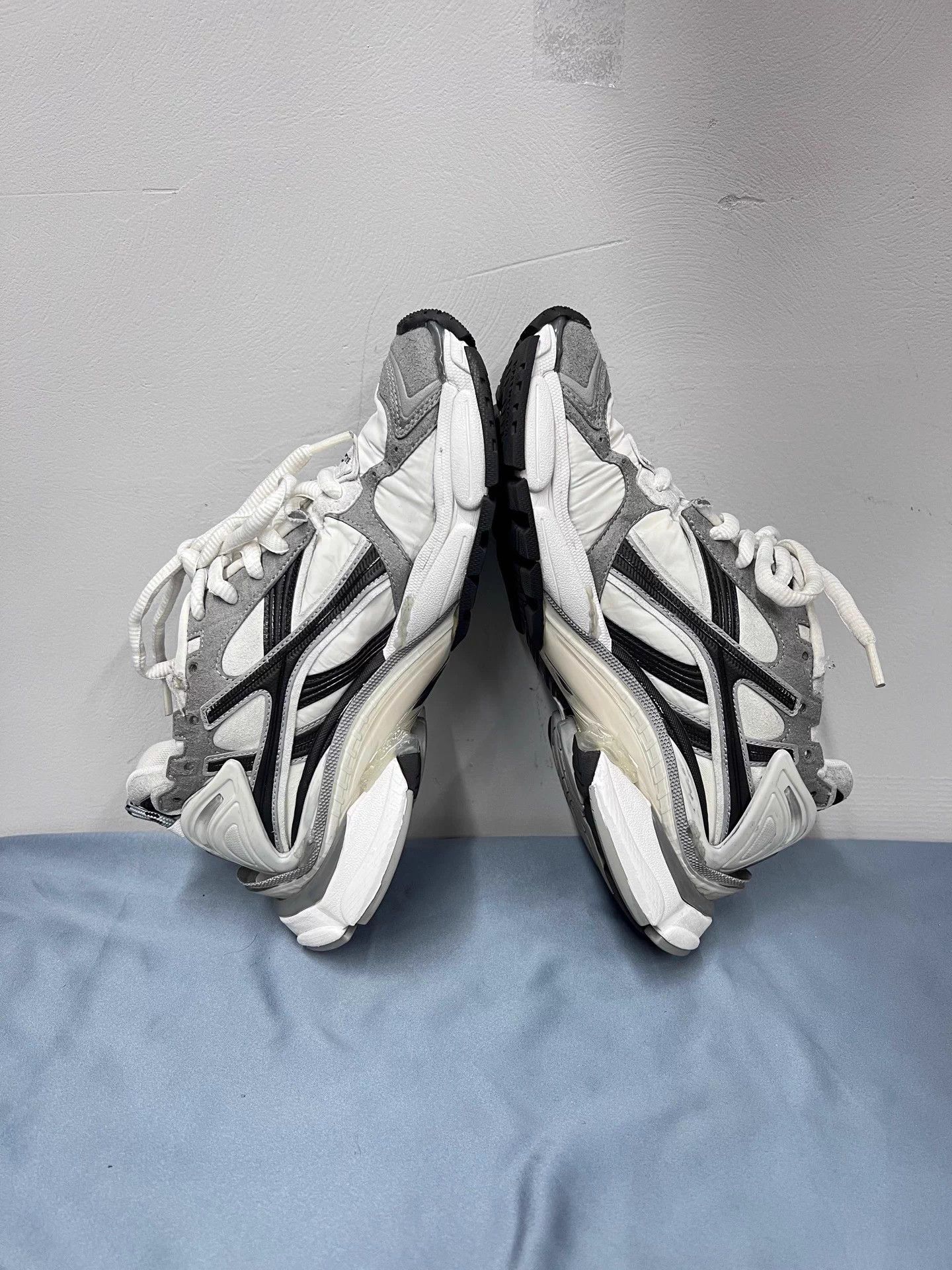 Balenciaga Balenciaga Runner Dad Shoe Black White Distressed 40 BF5019 Size US 7 / EU 40 - 5 Thumbnail