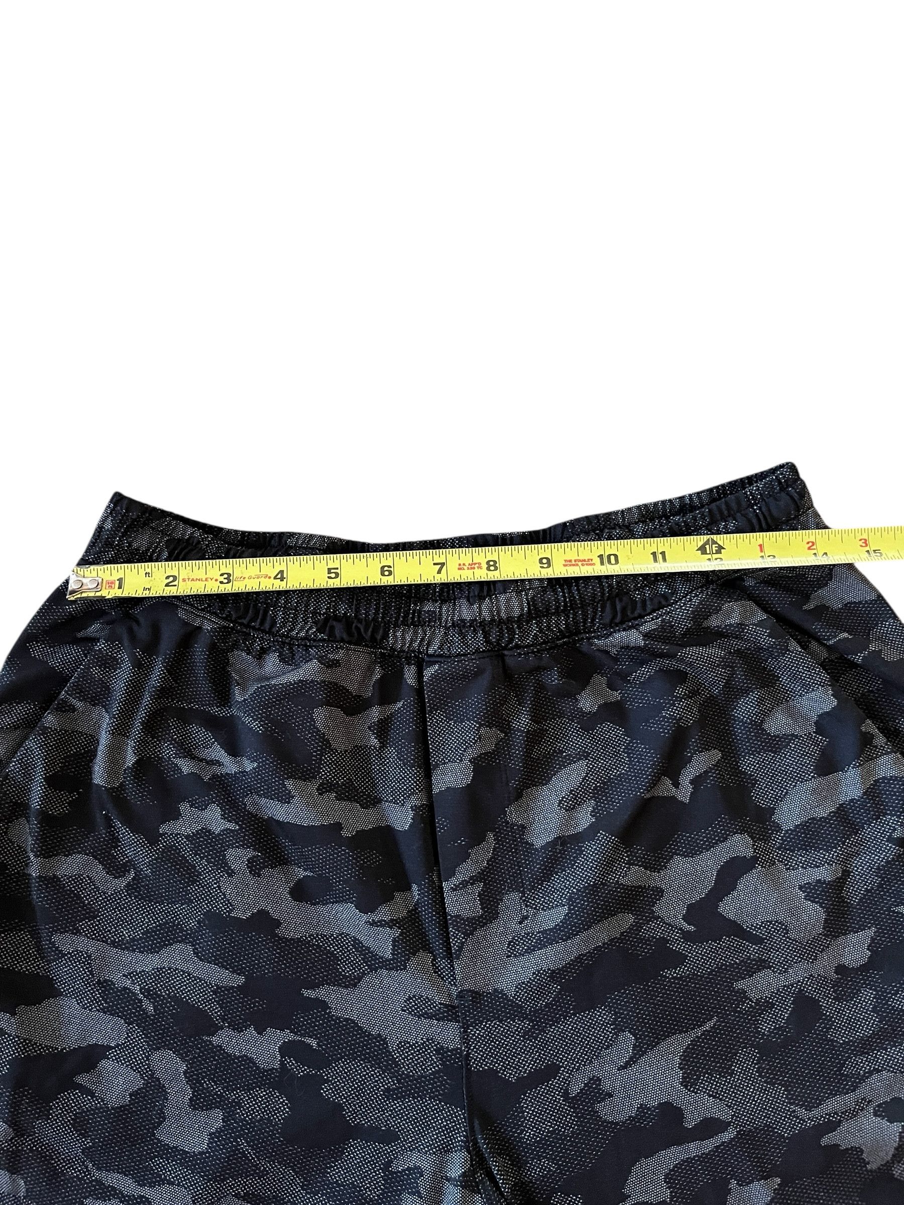 Lululemon Lululemon Black Camo Athletic Shorts Medium 8in Size US 32 / EU 48 - 5 Thumbnail