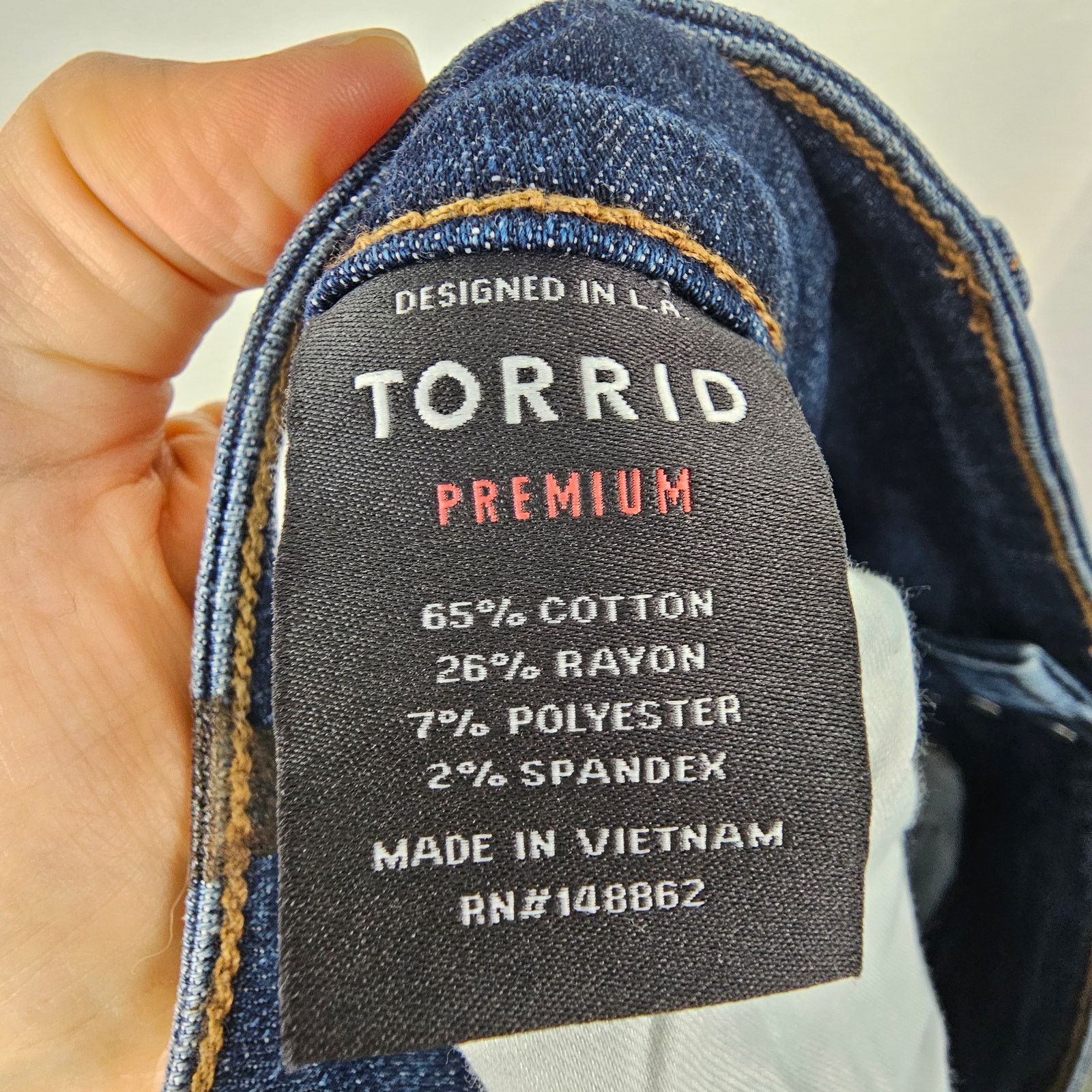 Torrid Torrid Womens Brighton Jeggings Distressed Jeans 26 Cropped Size 42" / US 20 - 9 Thumbnail