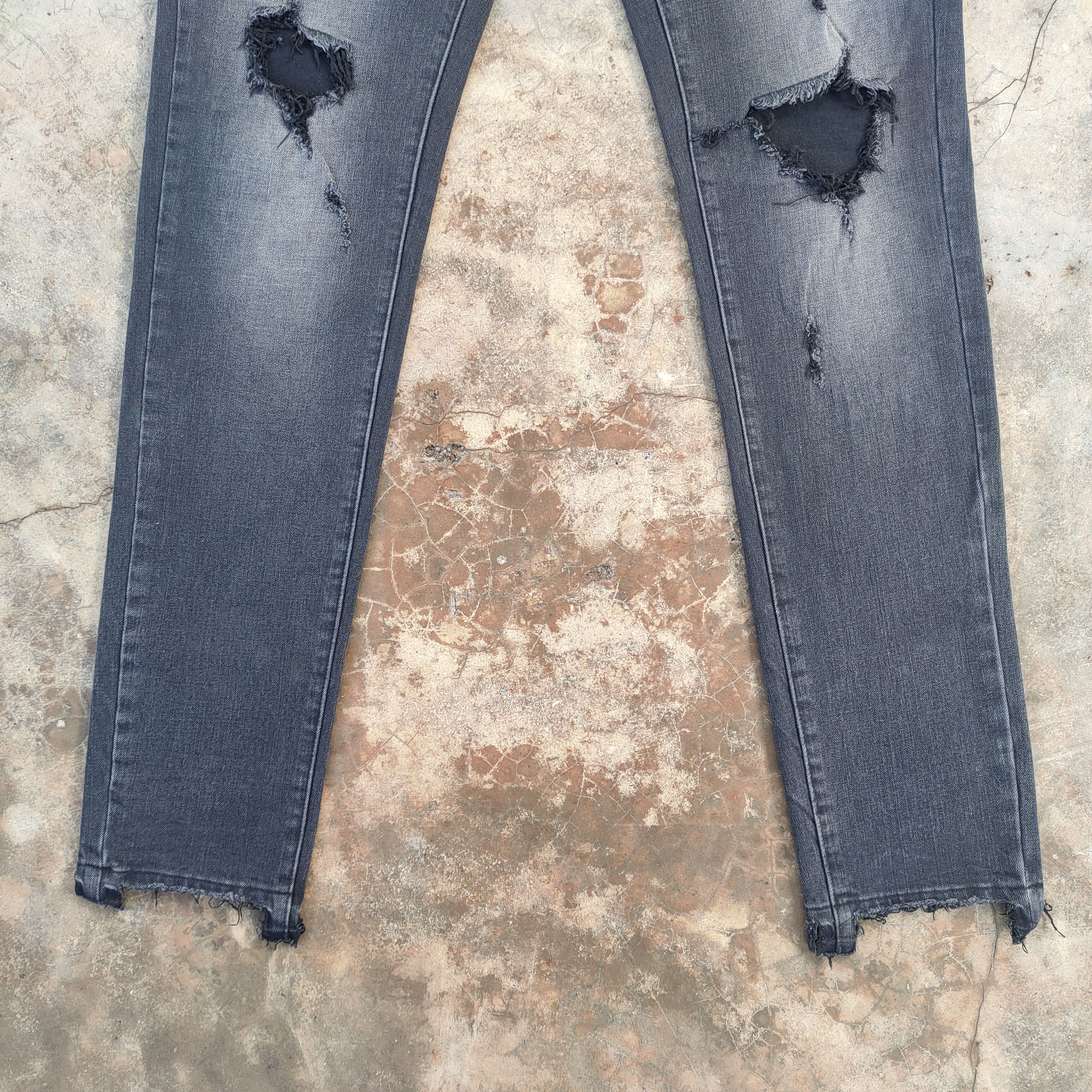 American Eagle Outfitters VINTAGE JAPANESE SKINNY FADED DISTRESSED JEANS DENIM PANTS Size US 31 - 4 Thumbnail