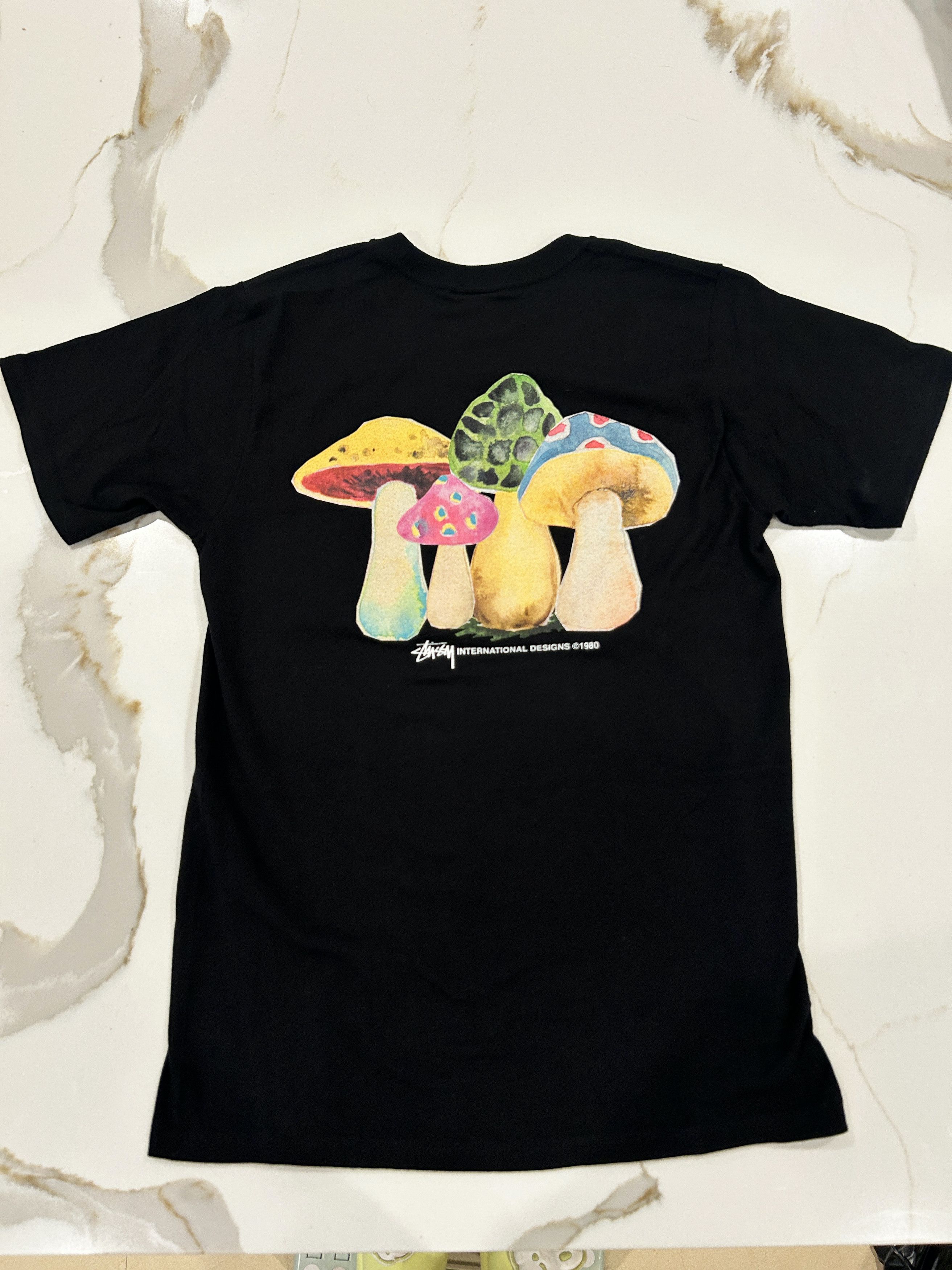 *新作アイテム* Stussy Mushrooms Tee Stussy Mushrooms T-Shirt Pigment Washed Black | Fast Times S