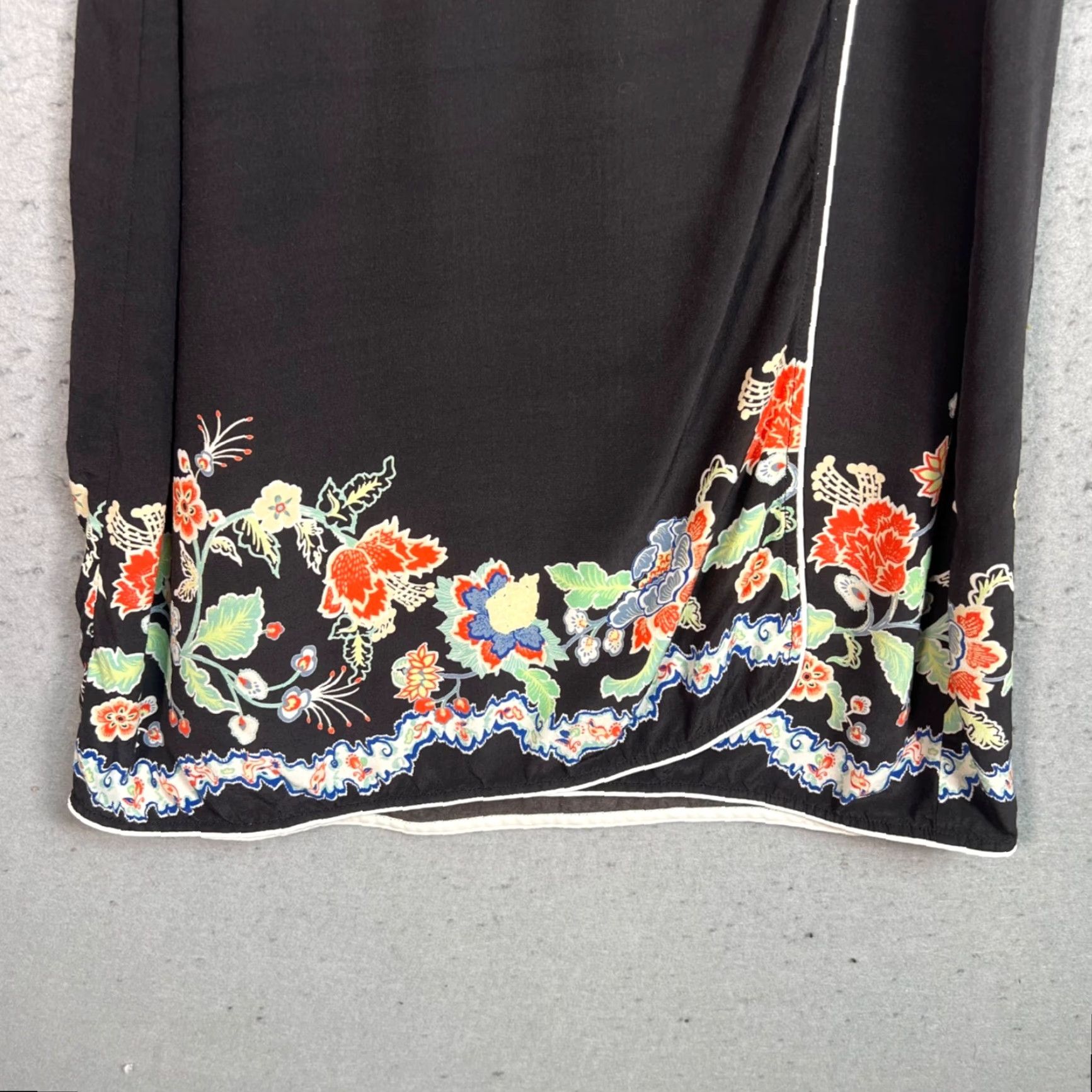 RIXO Rixo Small Black Floral Embroidered Wrap Skirt With Tie Waist Womens Size 28" / US 6 / IT 42 - 5 Thumbnail