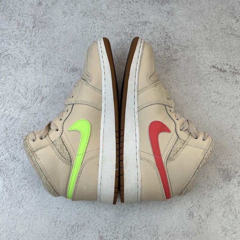 Jordan Brand Hi-top sneakers Air Jordan 1 Mid Fleece Pearl White GS Shoes Size US 8 / IT 38 - 3 Thumbnail