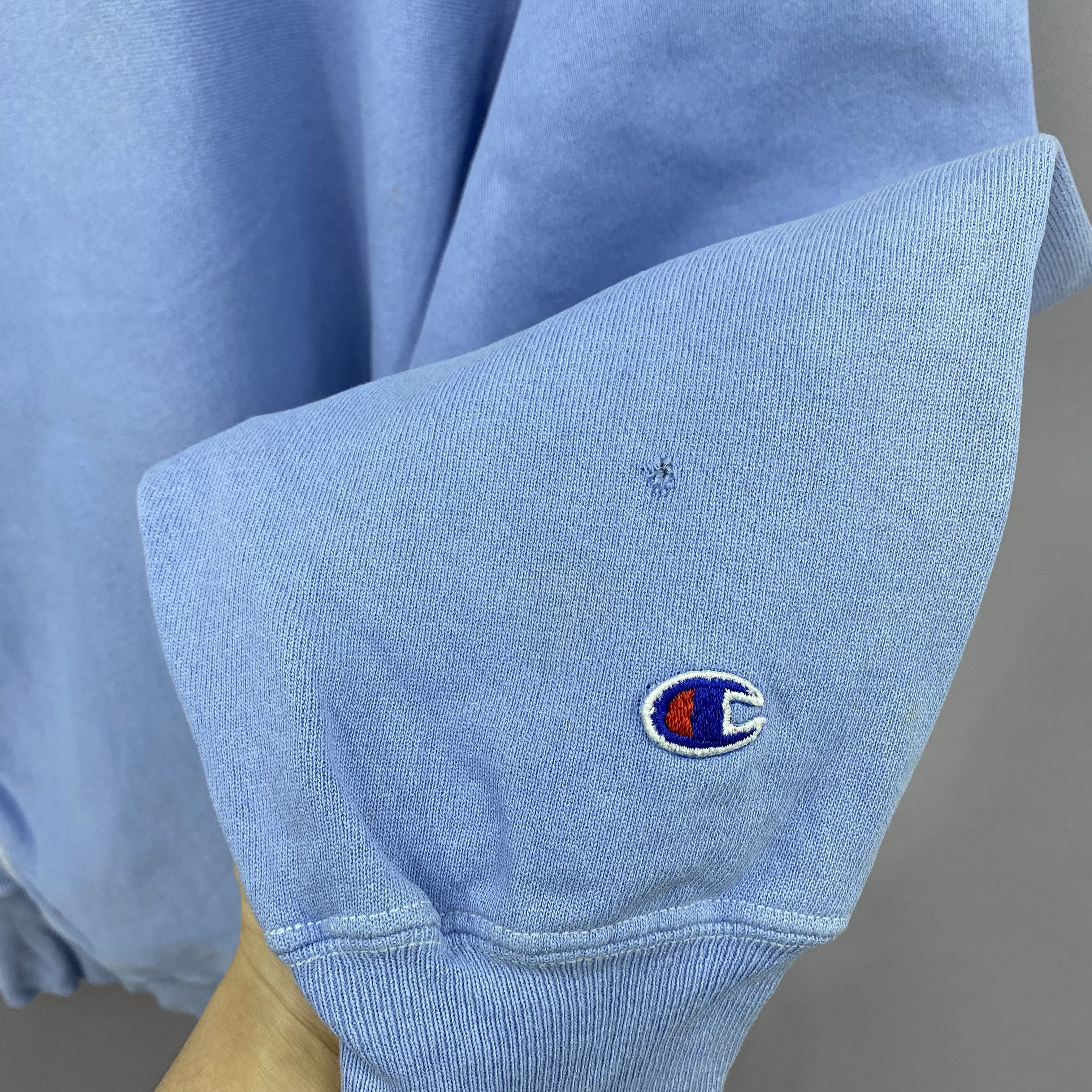 Champion Vintage 80s Champion Reverse Weave Dirty Ripped Sweatshirt Size US L / EU 52-54 / 3 - 6 Thumbnail