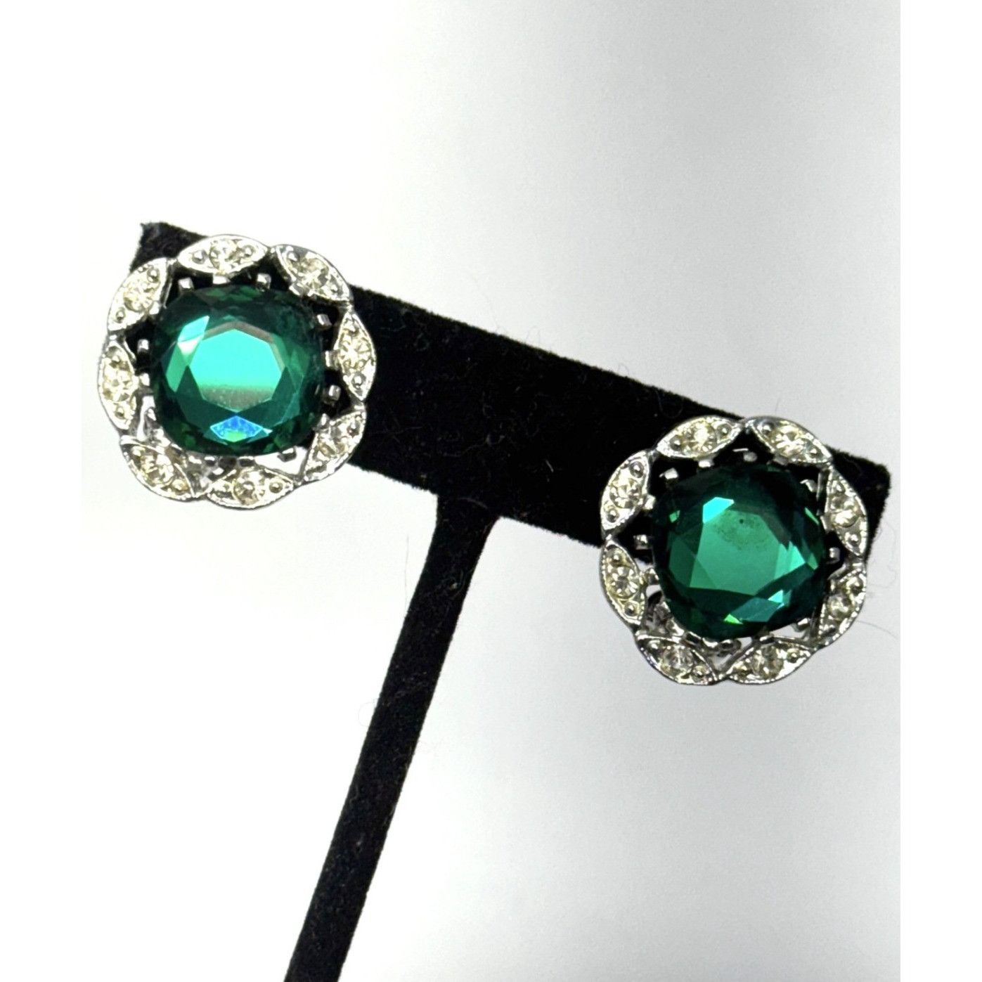 Other Vintage Sarah Coventry green glass rhinestone clip on earrin Size ONE SIZE - 1 Thumbnail
