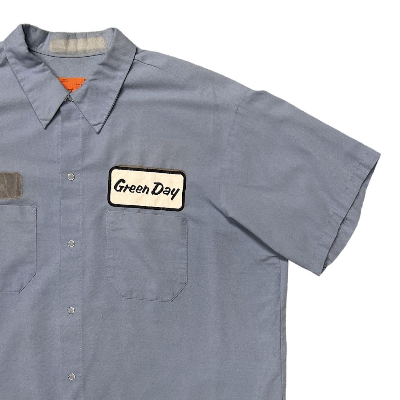 Band Tees Vintage 90s GREEN DAY Style Button Up T-Shirt Size US XL / EU 56 / 4 - 2 Thumbnail