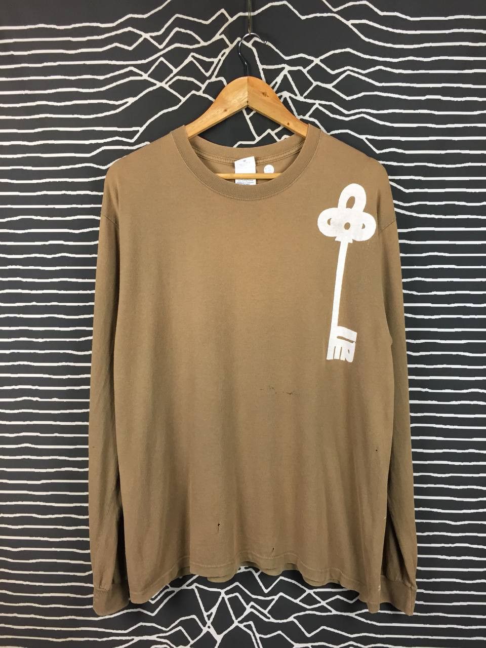 Vintage Vtg Y2K Distressed Anvil Key Graphic Skater Grunge Tee Size US M / EU 48-50 / 2 - 1 Thumbnail