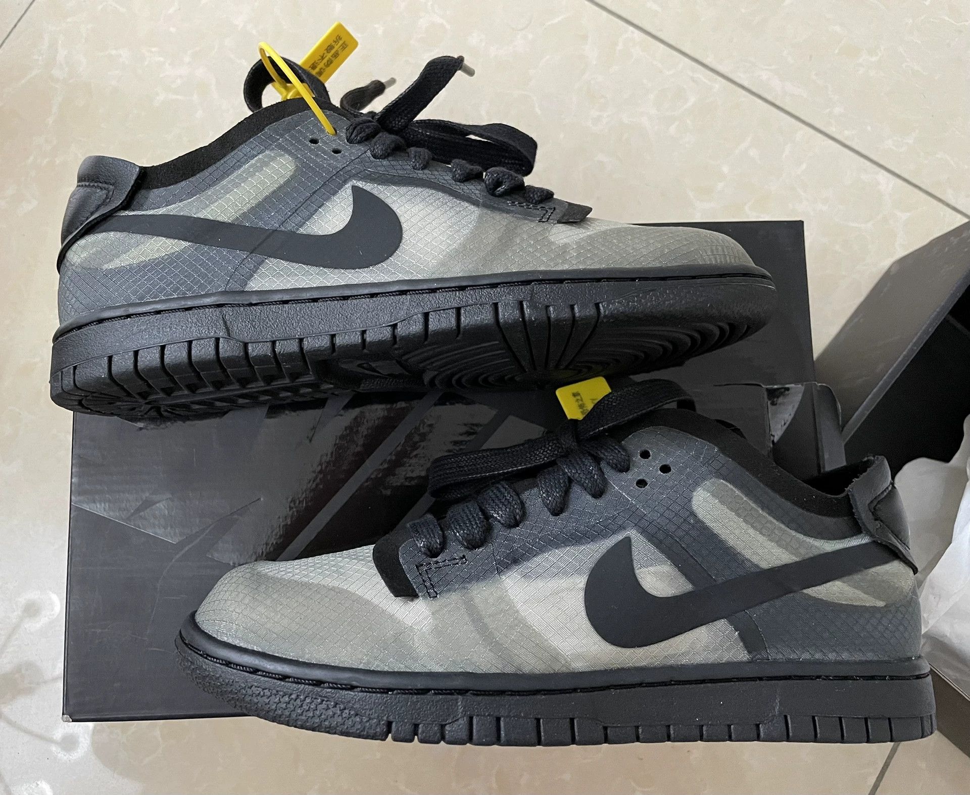 Nike CDG x Nike Dunk Low Transparent Black/Gray 38 CZ2675-001 New Size US 7 / IT 37 - 1 Thumbnail