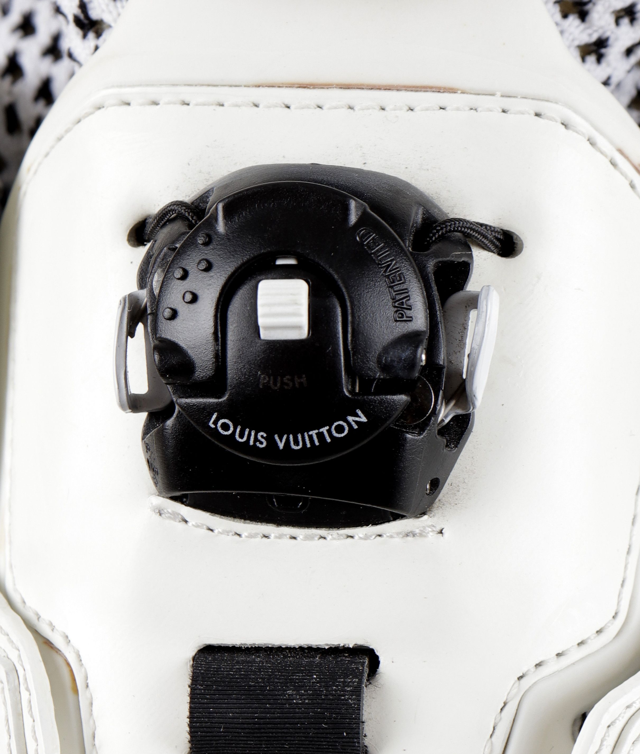 Louis Vuitton LOUIS VUITTON Mesh Leather White Black Low Sneakers Size US 10 / EU 43 - 4 Thumbnail