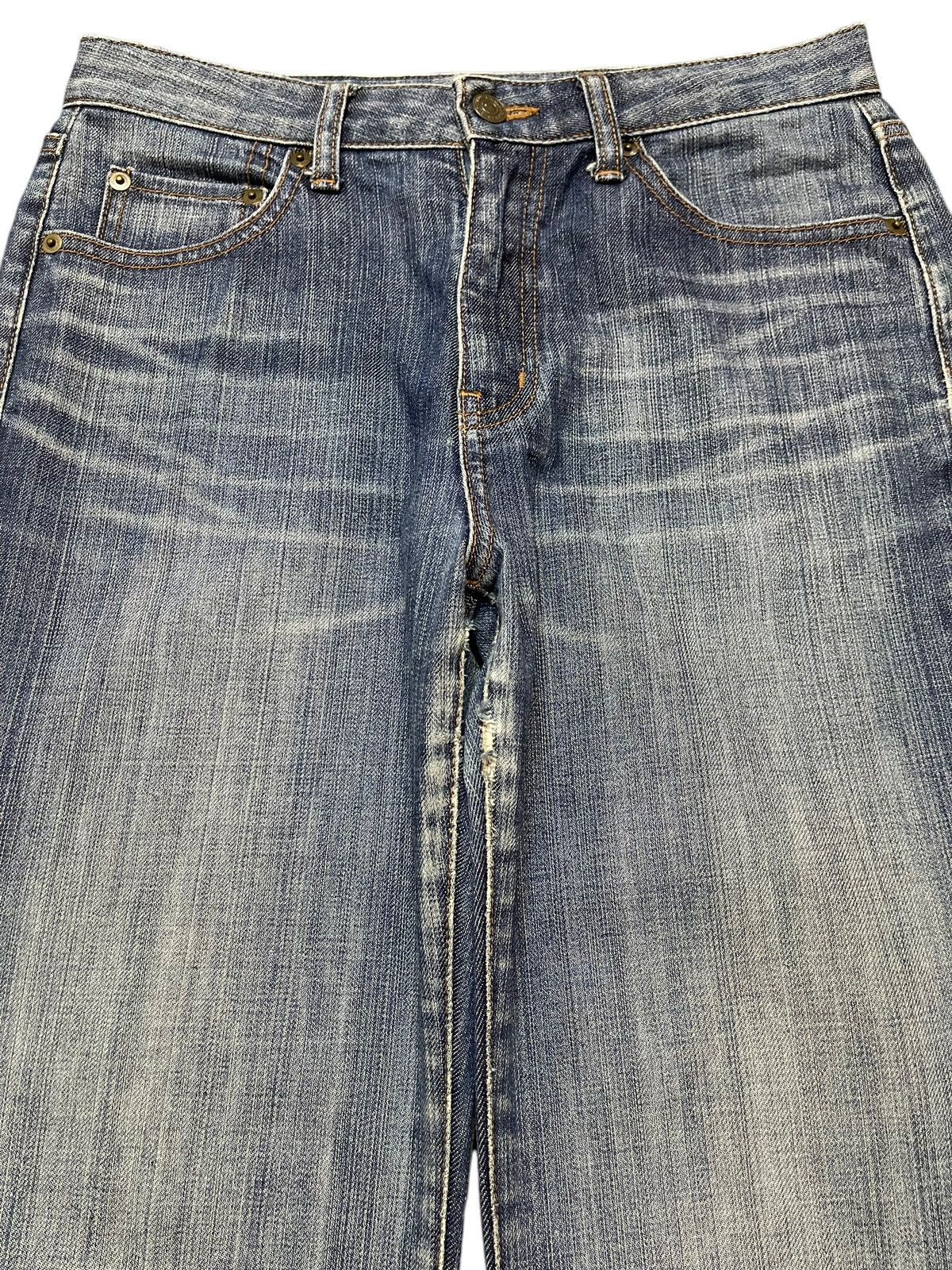 Uniqlo Vintage Japanese Uniqlo Blue Faded Wash Wide Leg Jeans Size US 29 - 3 Thumbnail