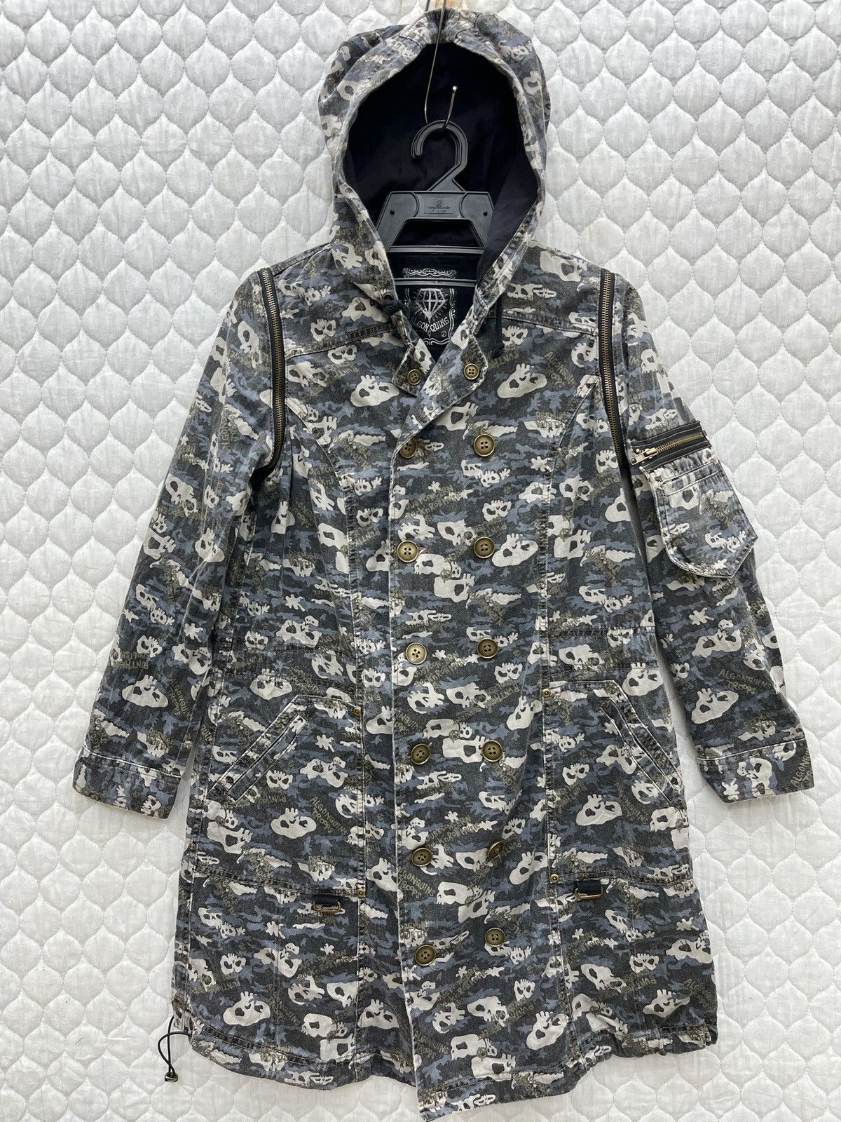 image of Archival Clothing x If Six Was Nine Archive Algon Quins Skulls Print Detachable Sleeve Jacket, Wome