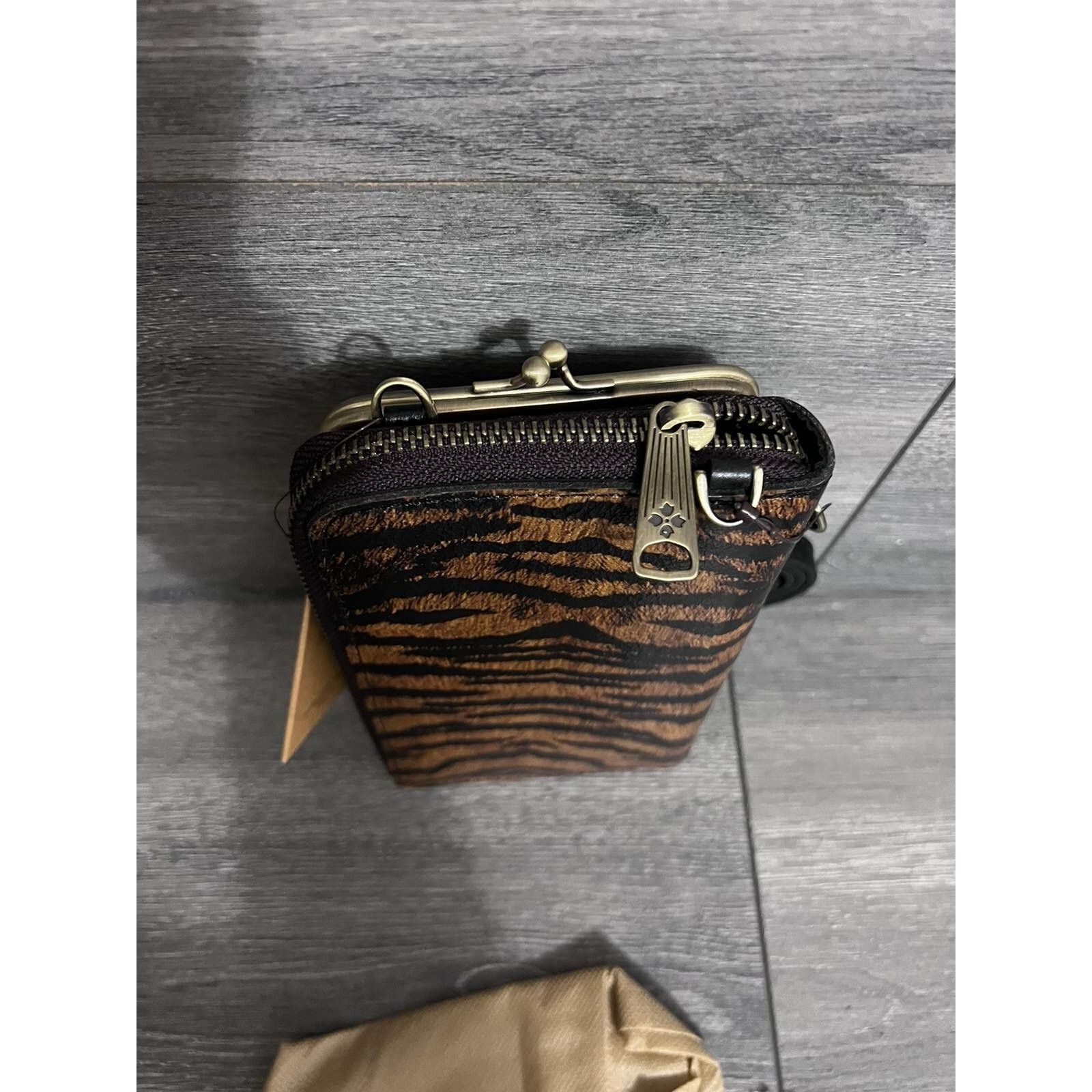Patricia Nash Patricia Nash Pertina Frame Pouch Crosbody Tiger Bag A399516 Size ONE SIZE - 6 Thumbnail