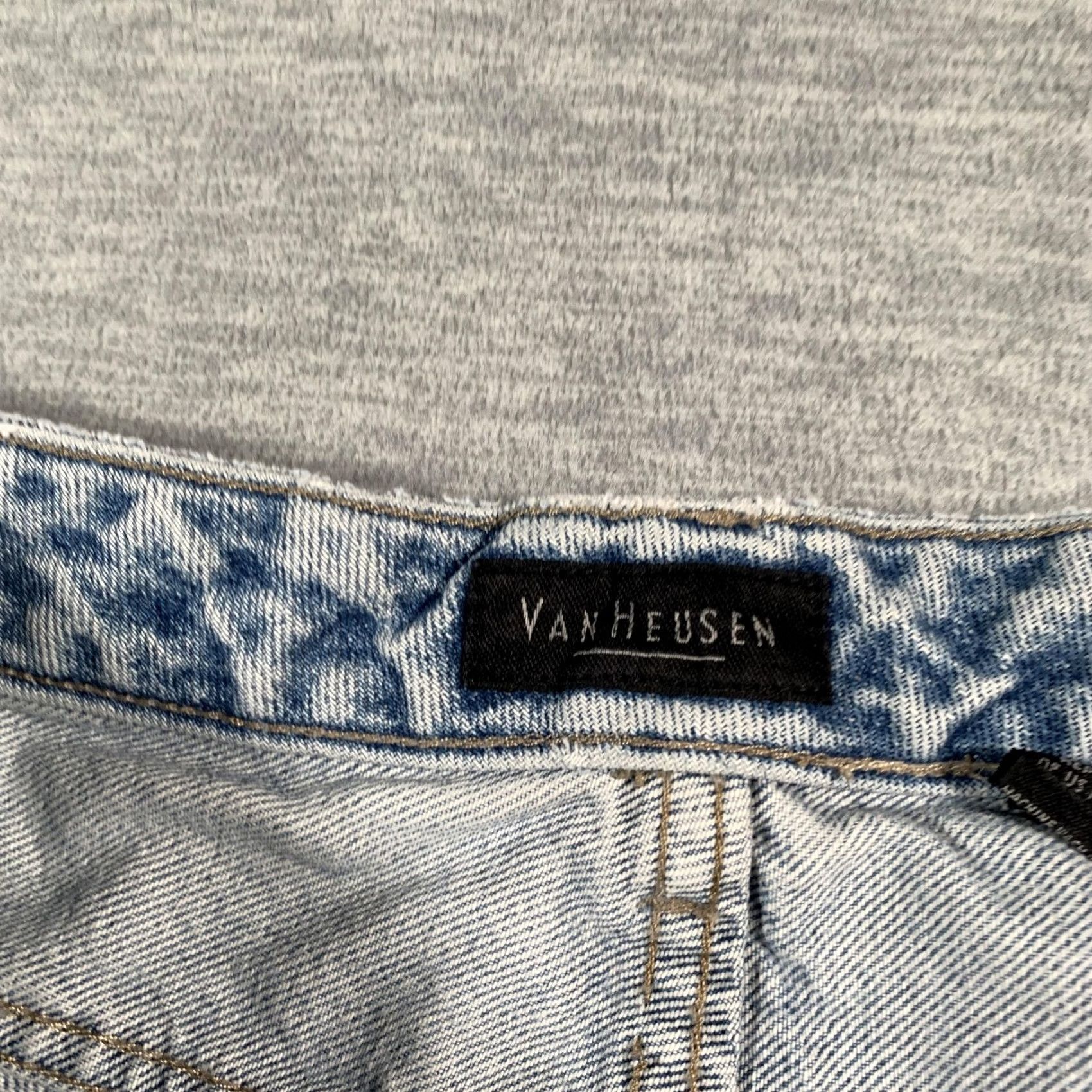 Van Heusen Van Heusen Jeans Mens 36x29 Light Wash Straight Leg 100% Cotton Zip Fly 90s Size US 36 / EU 52 - 7 Thumbnail