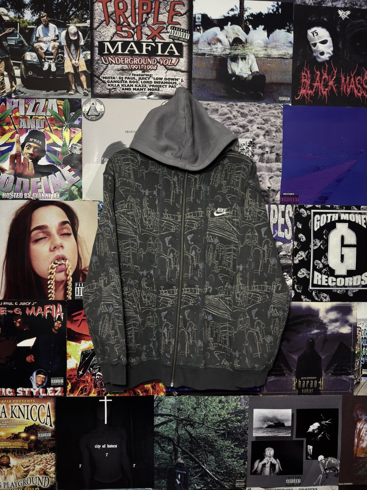 Nike Vintage Nike 90s Overprint Hoodie Size US XL / EU 56 / 4 - 1 Thumbnail