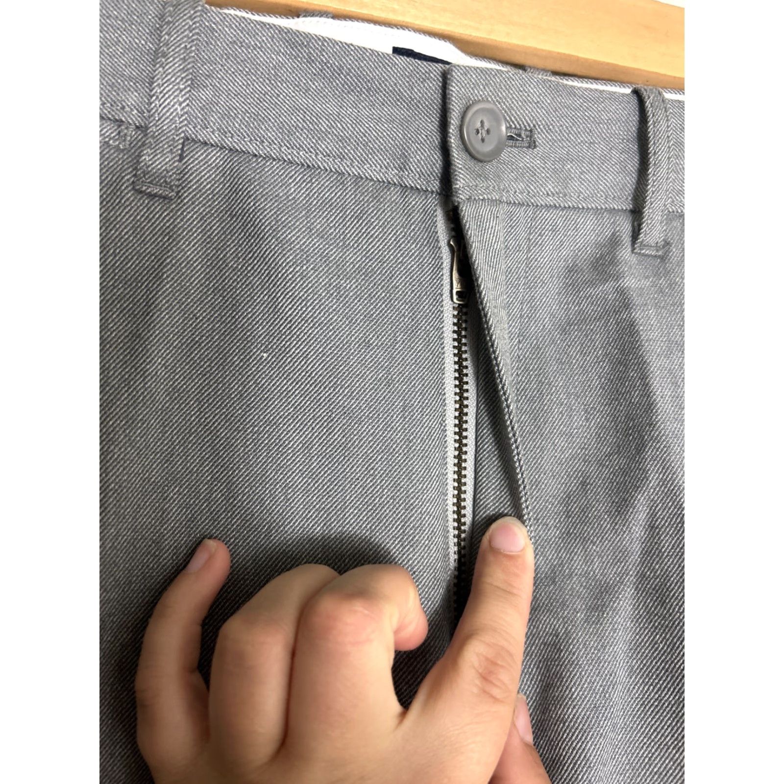 J.Crew J.CREW Mens Stretch Sutton cotton twill Pants Khaki Gray 33x32 Stains Small Size US 33 - 6 Thumbnail