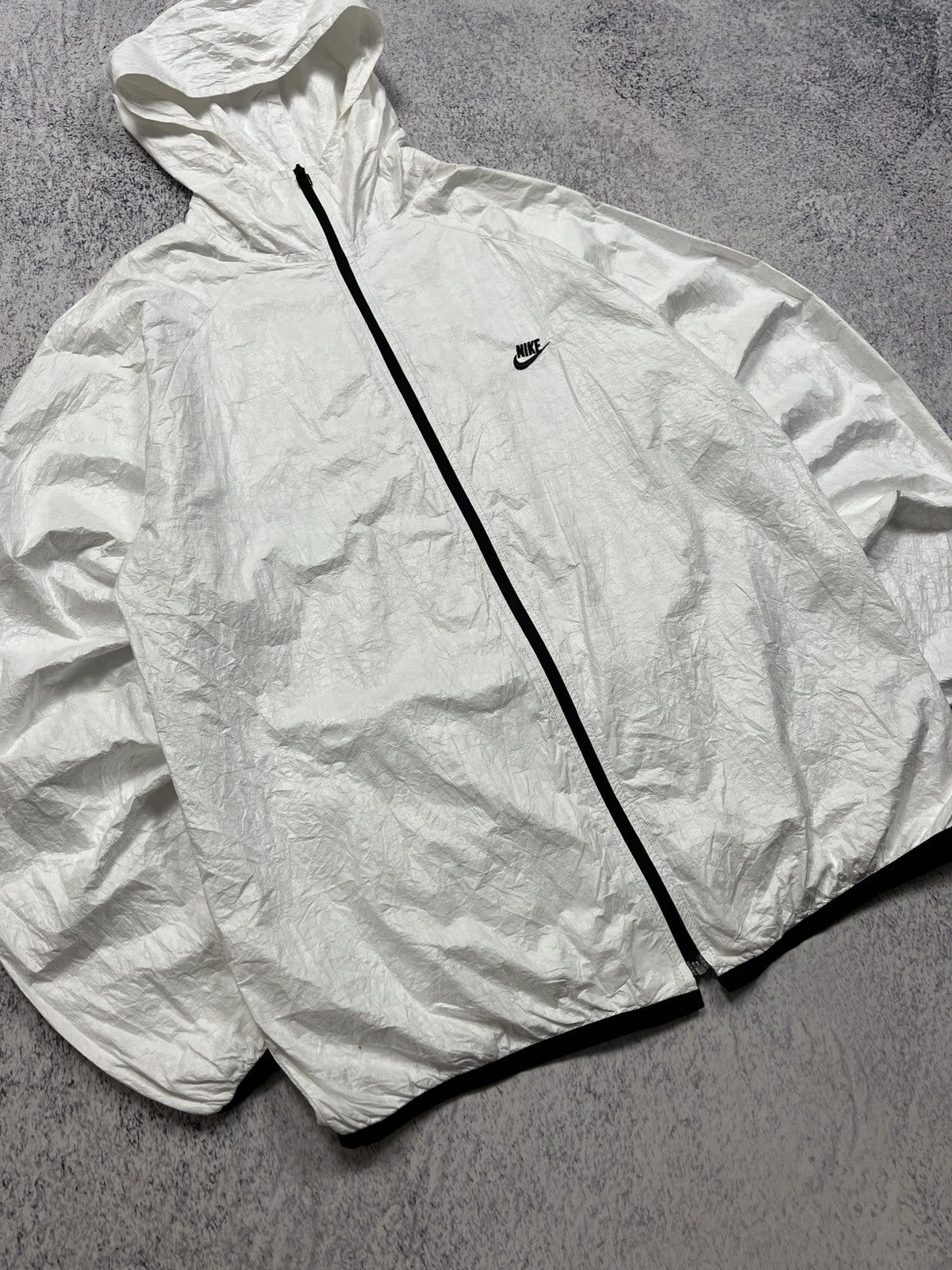Nike × Vintage Vintage Nike Lightweight White Swoosh Nylon Packable Jacket Size US M / EU 48-50 / 2 - 8 Thumbnail