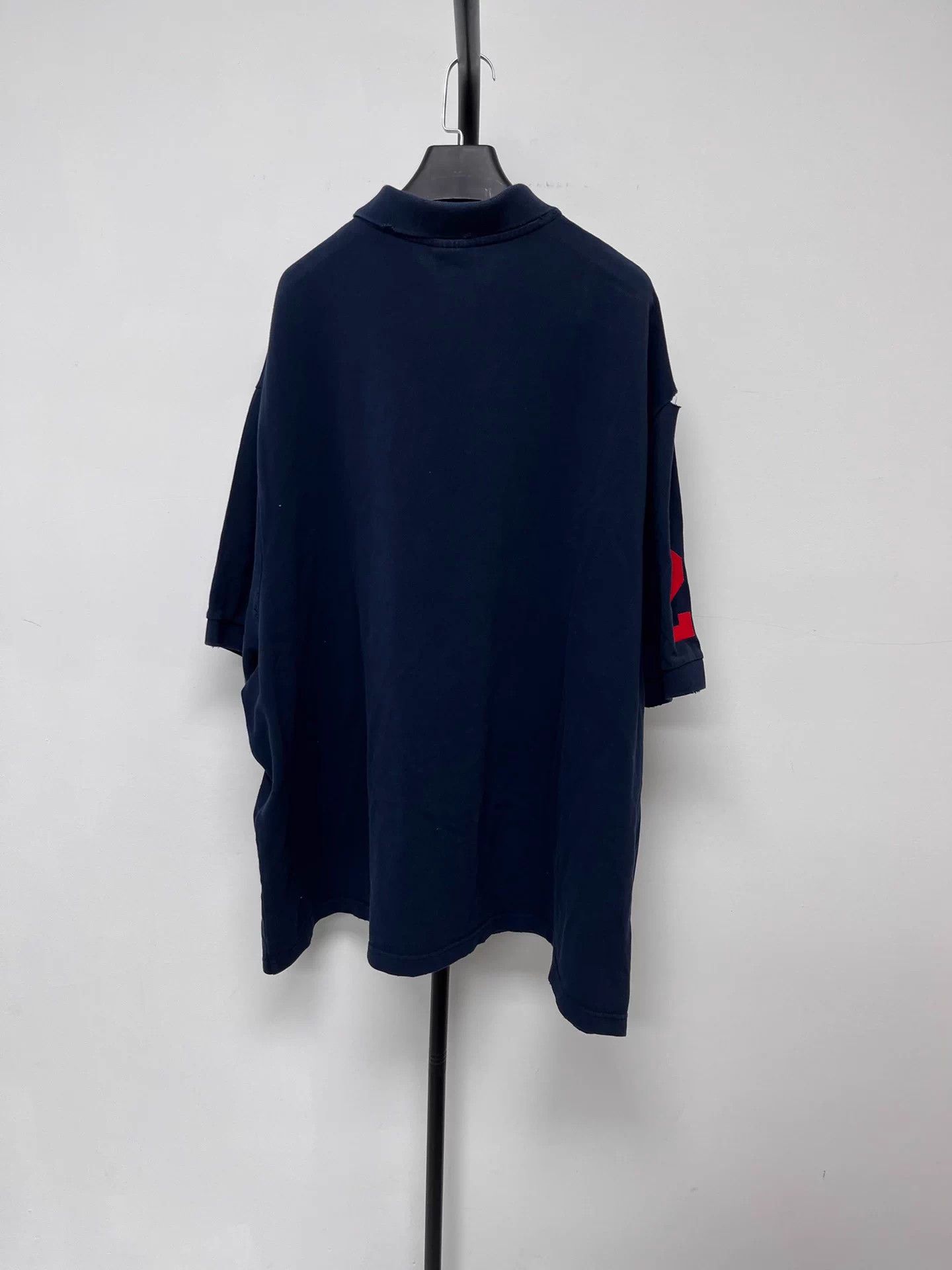 Balenciaga Balenciaga Men's Straight-Cut Short-Sleeve Letters Size US M / EU 48-50 / 2 - 2 Thumbnail