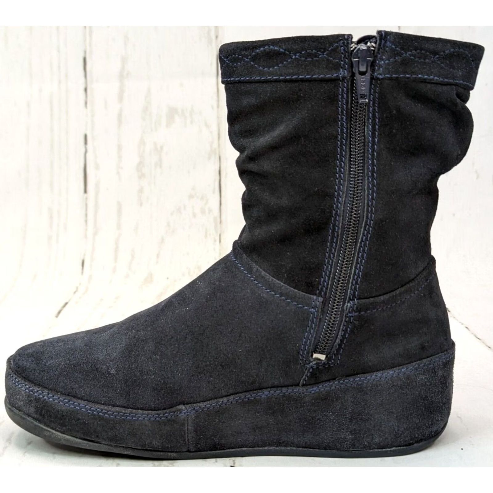 Vintage FitFlop Suede Ankle Booties Womens 7 Navy Wobble Board Zip Comfort Boot 468-097 Size US 7 / IT 37 - 7 Thumbnail